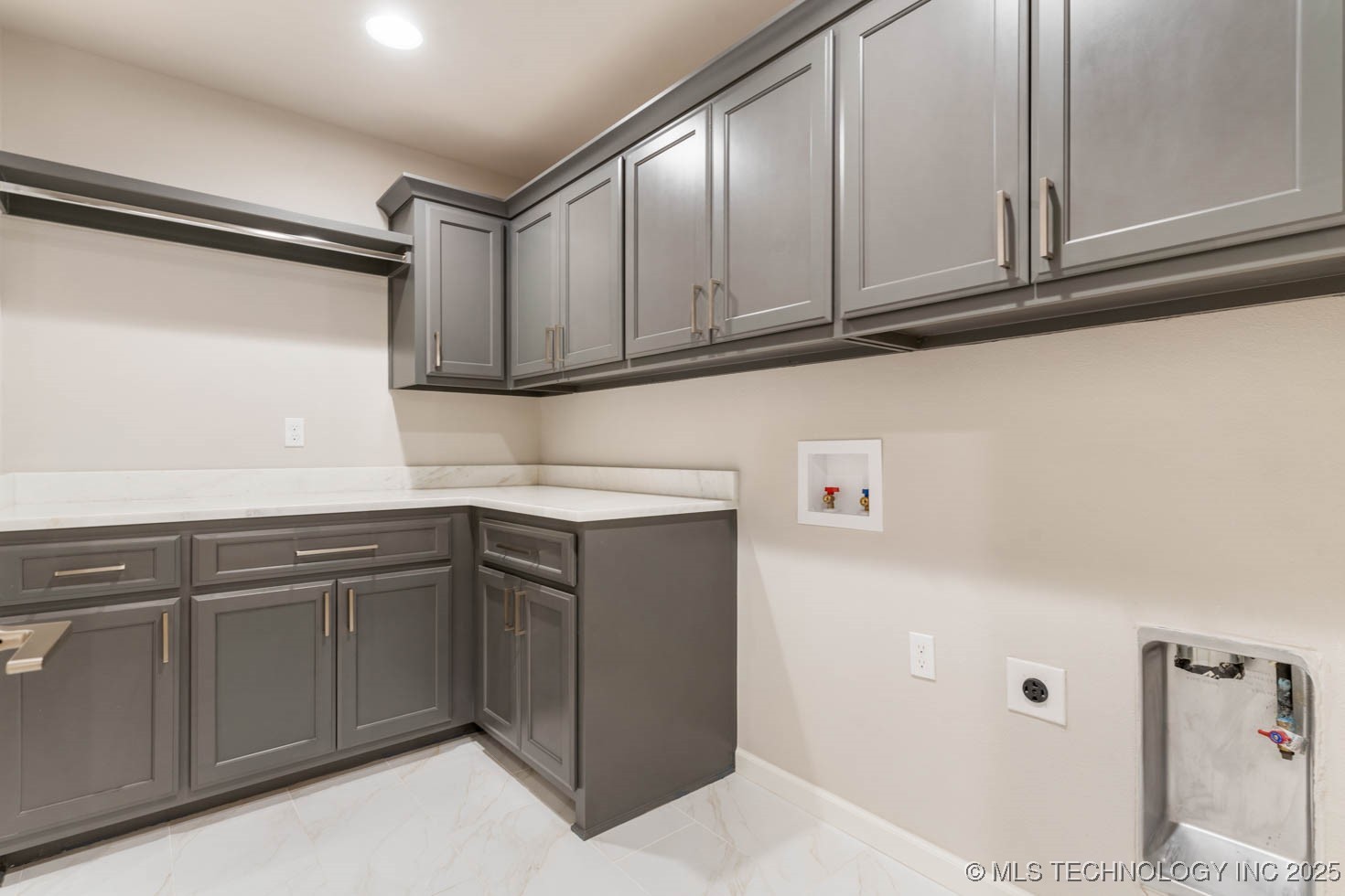 1604 Pinecrest Drive Property Photo 8