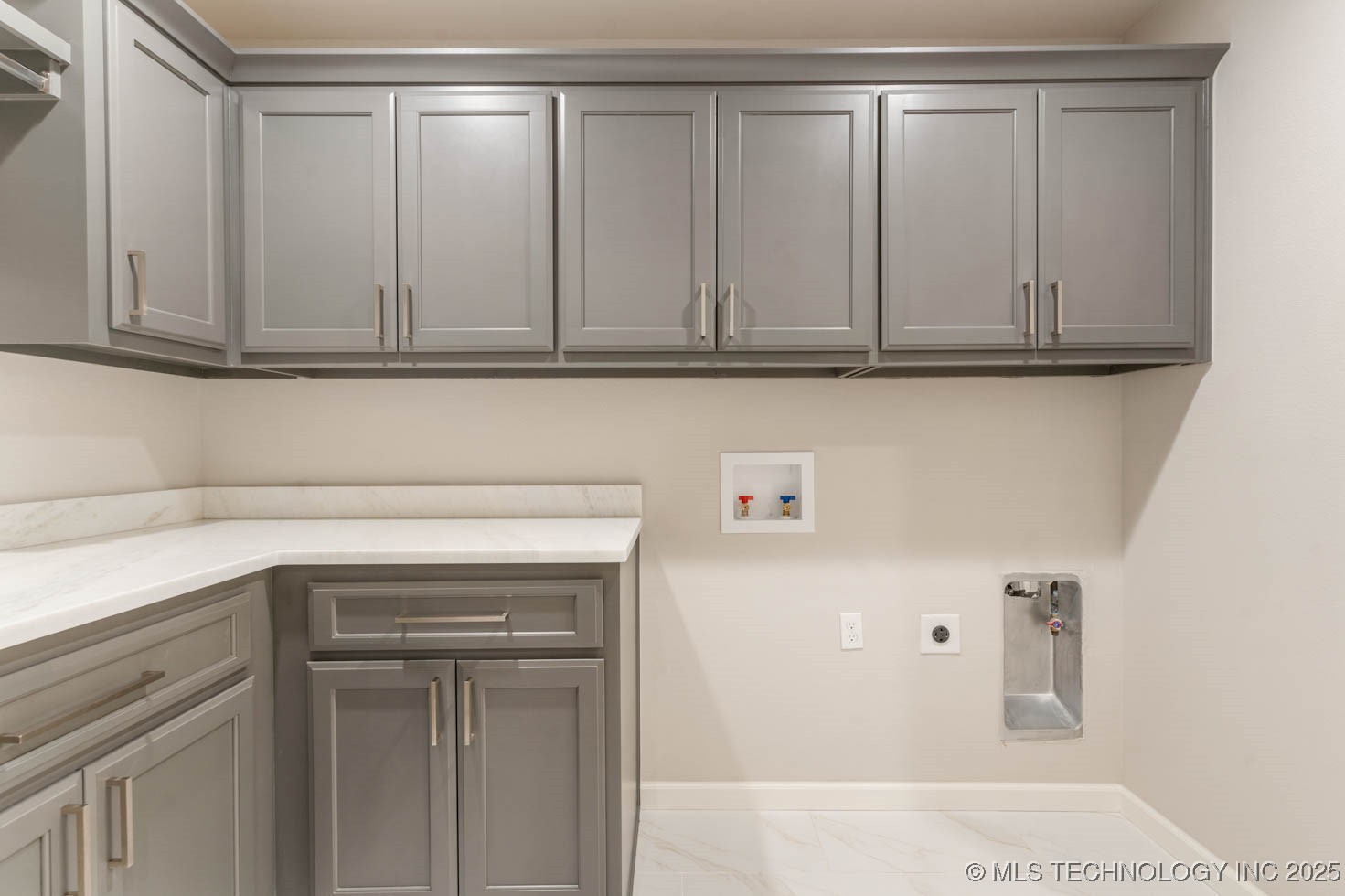 1604 Pinecrest Drive Property Photo 9