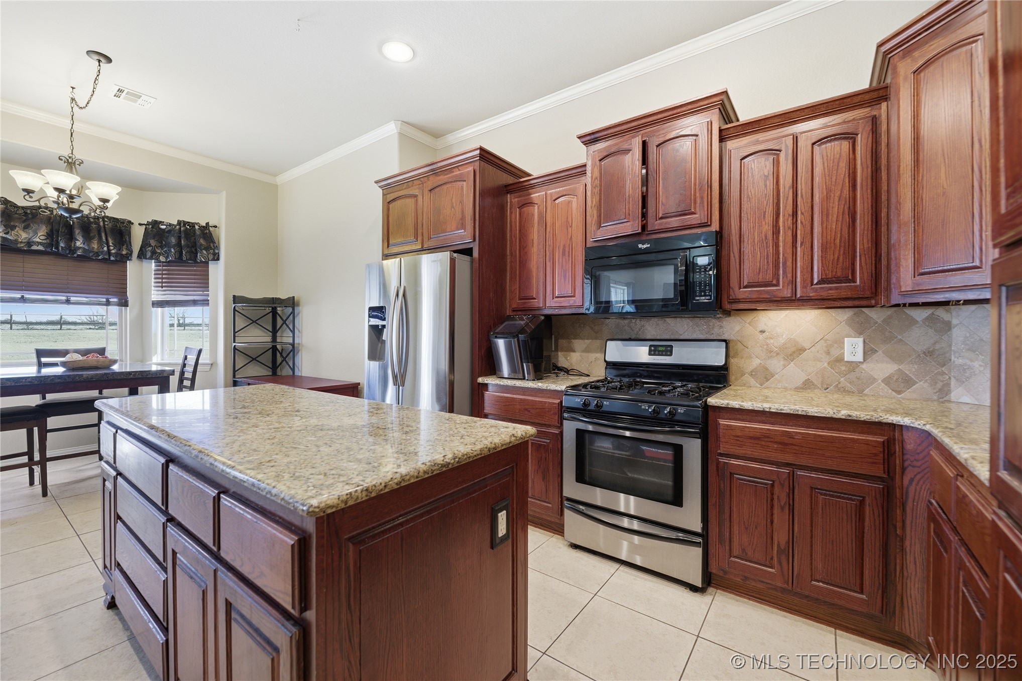 22365 Riverwood Drive Property Photo 7