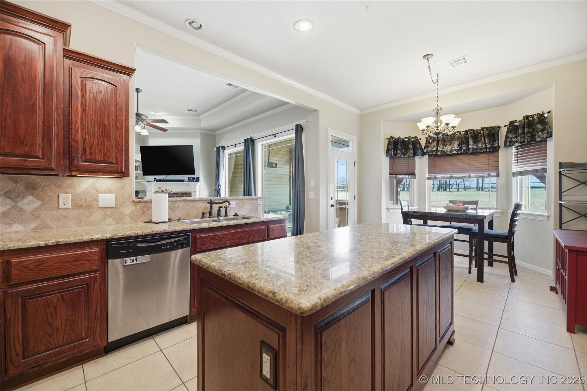 22365 Riverwood Drive Property Photo 8