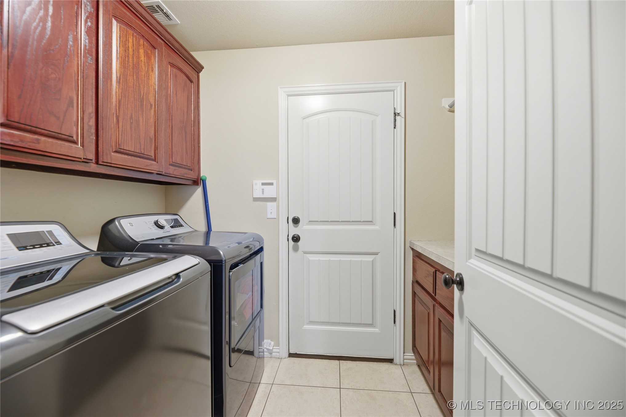 22365 Riverwood Drive Property Photo 11