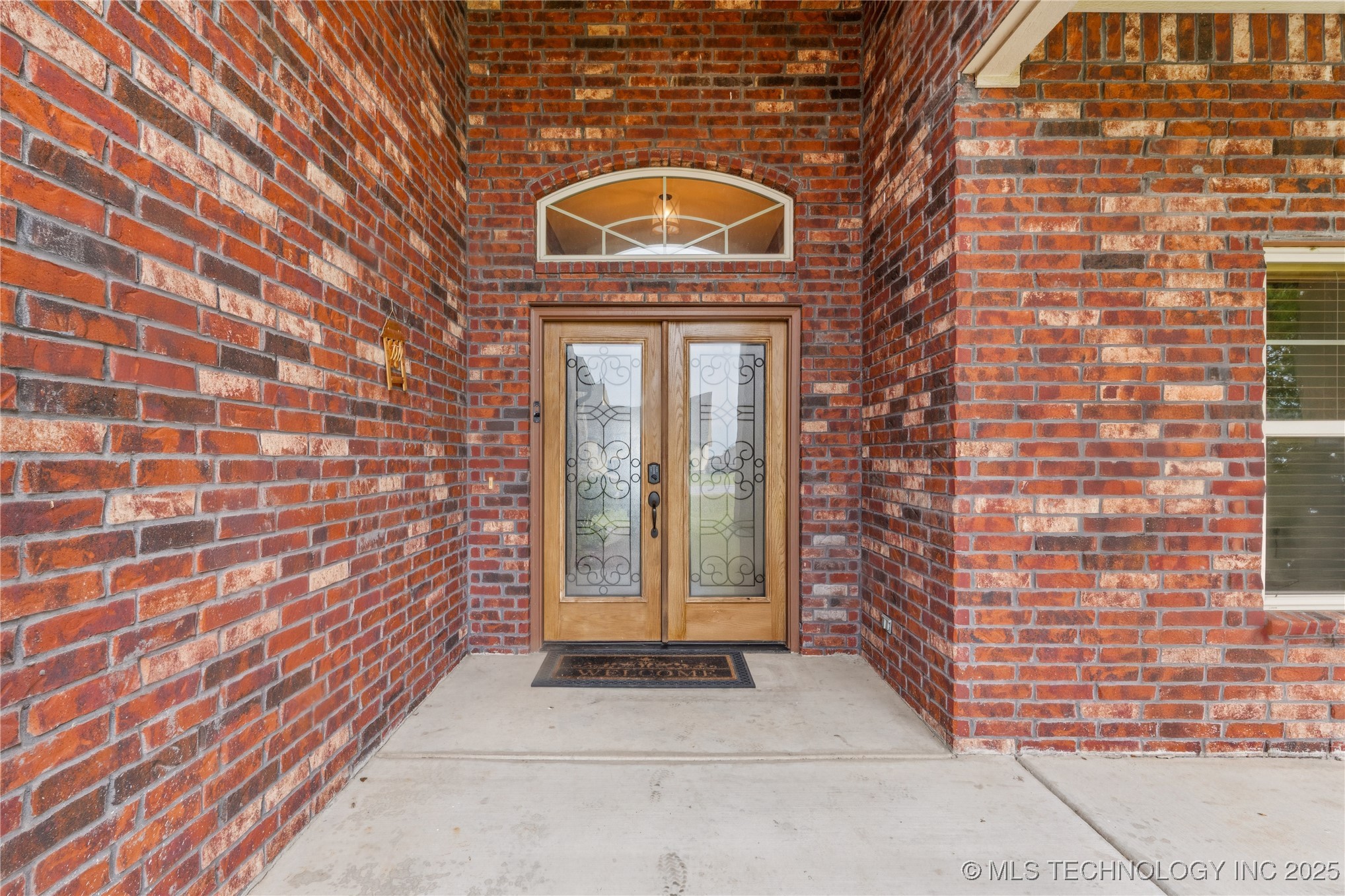 6531 S Ridgeview Road Property Photo 2