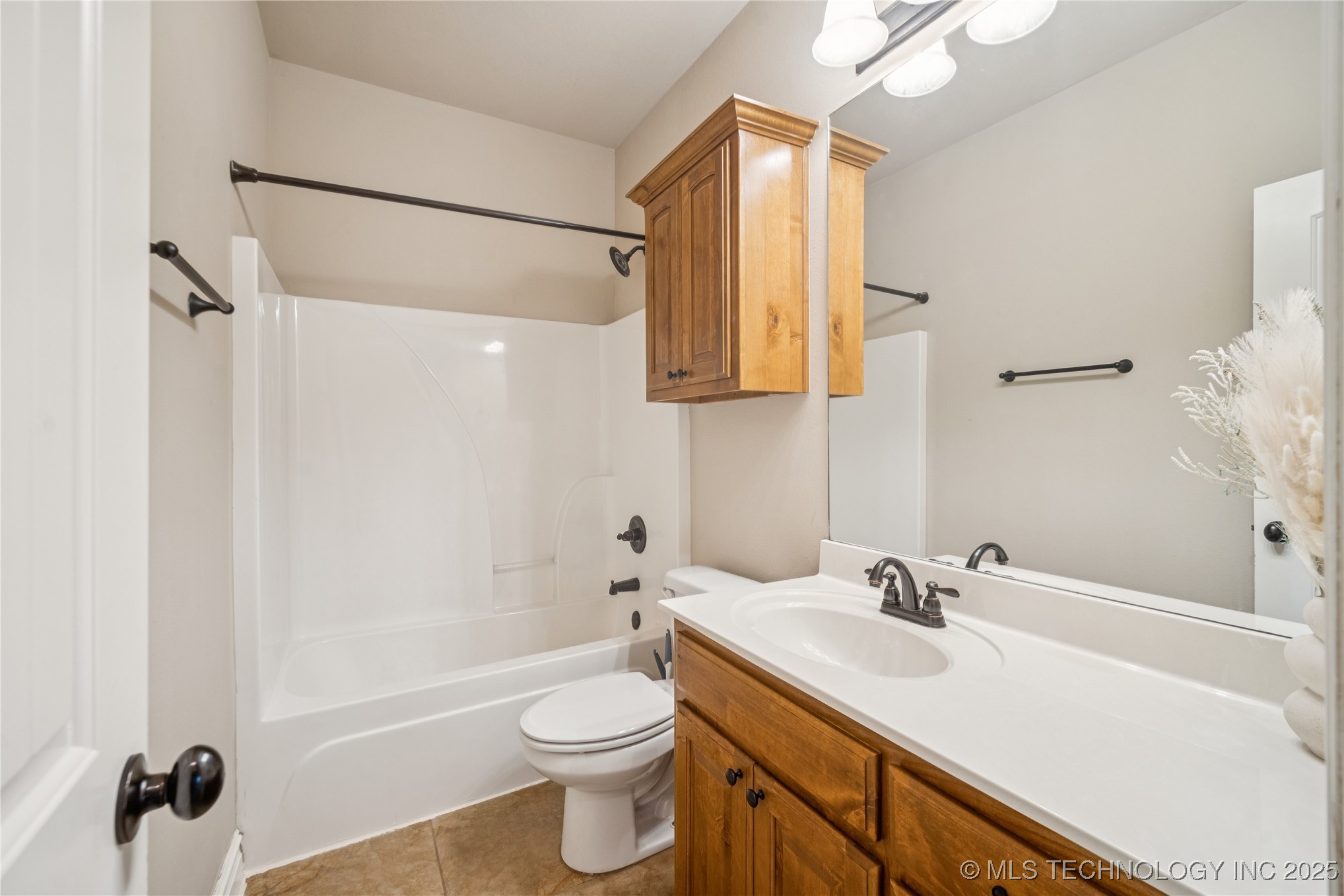 6531 S Ridgeview Road Property Photo 7