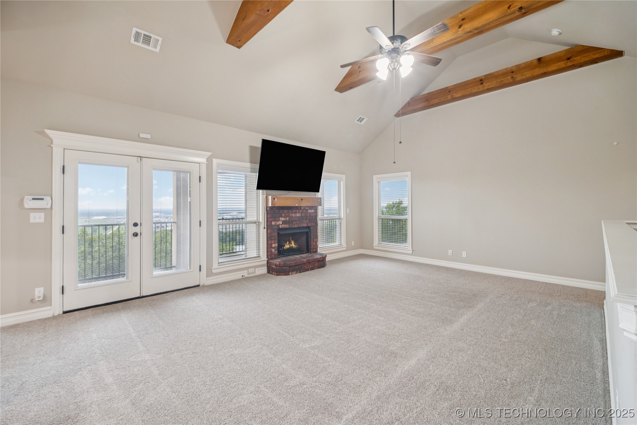 6531 S Ridgeview Road Property Photo 8