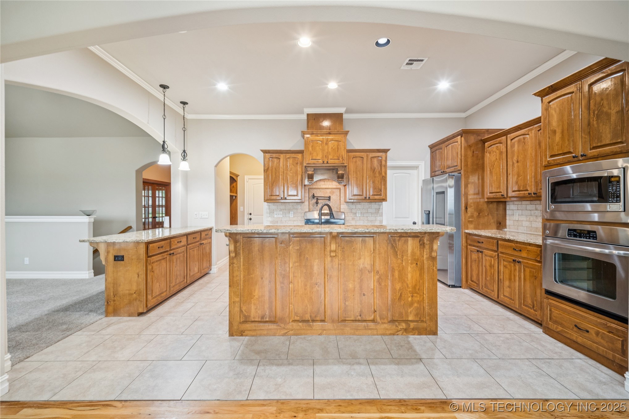 6531 S Ridgeview Road Property Photo 11