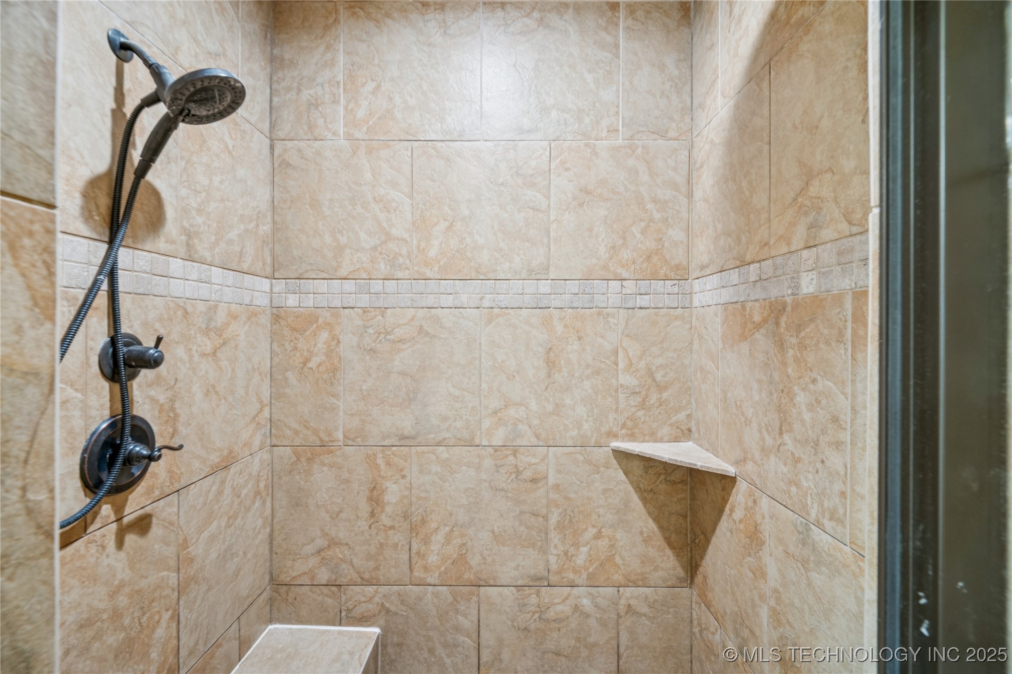 6531 S Ridgeview Road Property Photo 18