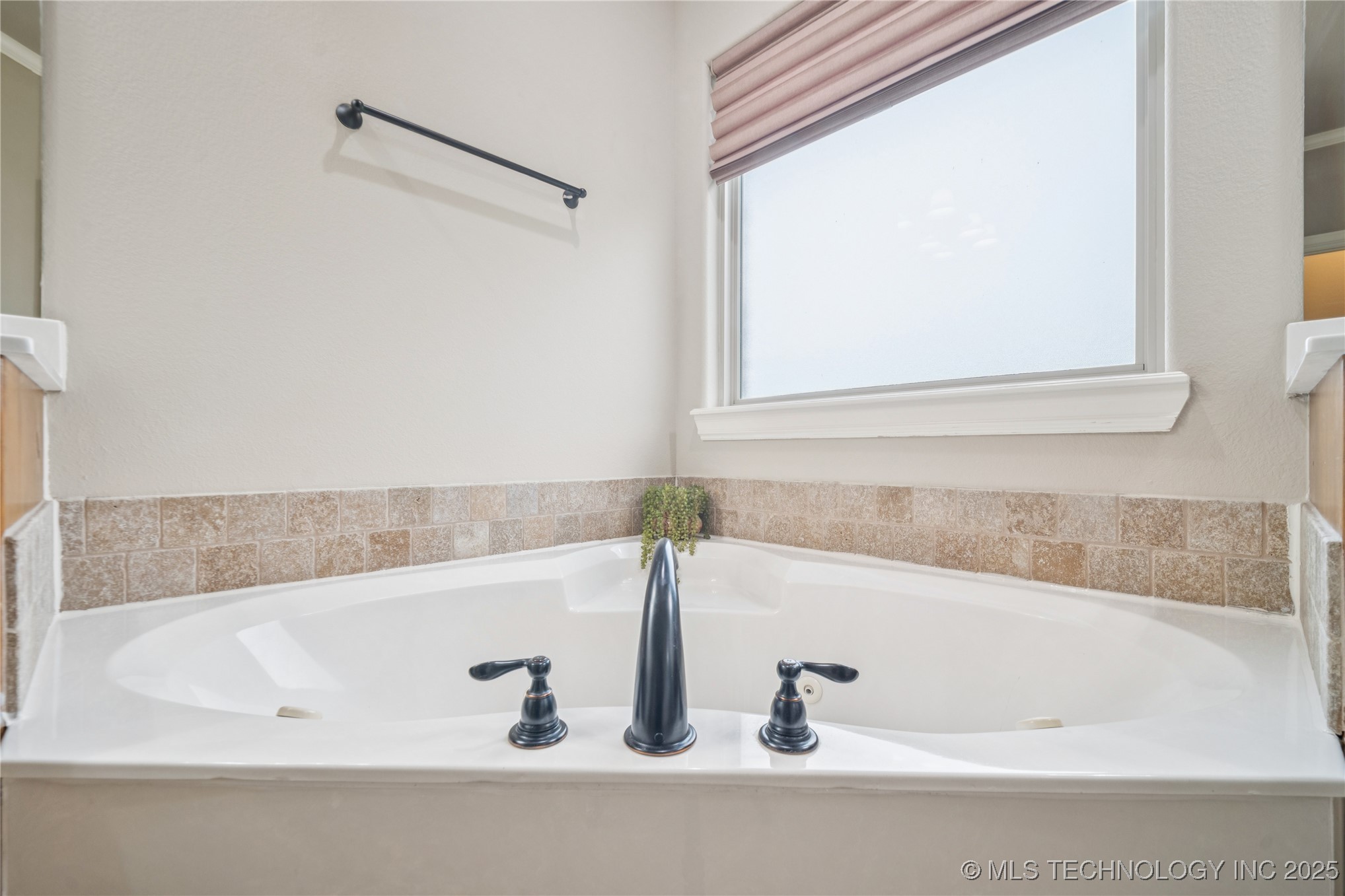 6531 S Ridgeview Road Property Photo 19