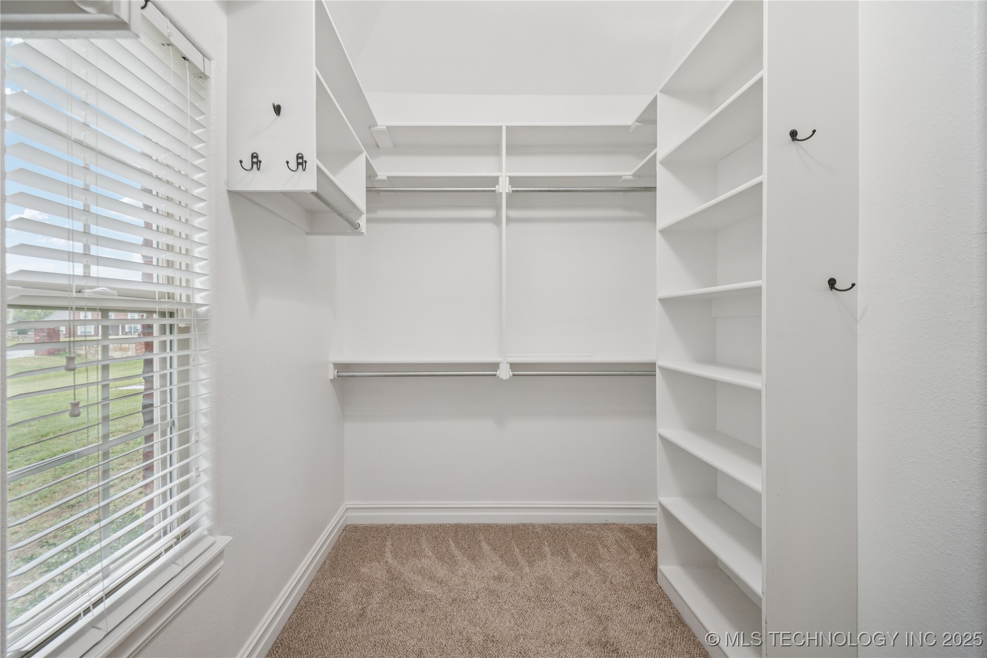 6531 S Ridgeview Road Property Photo 20