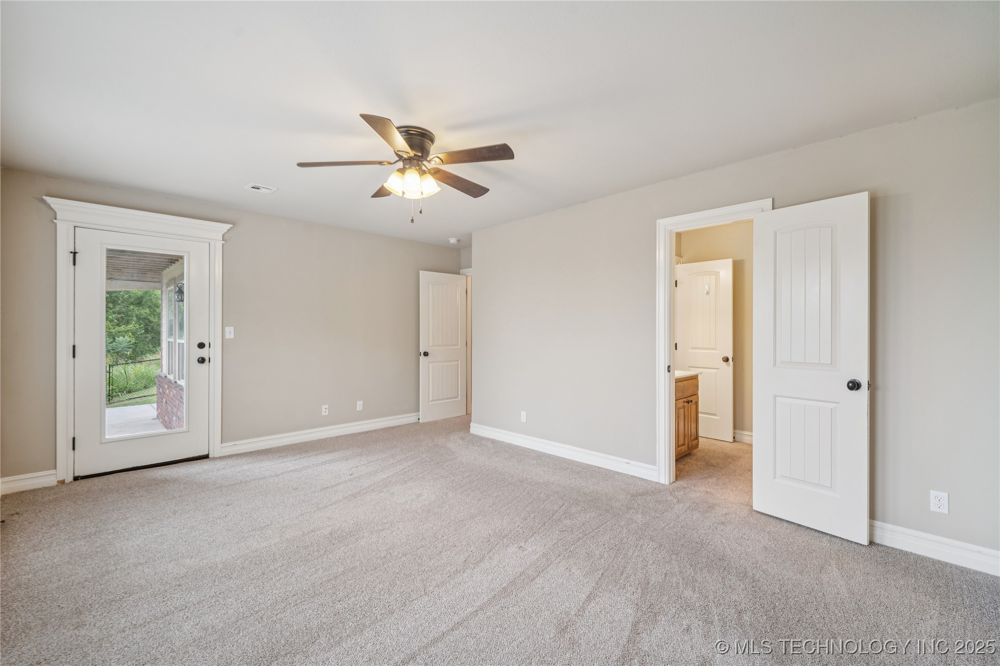 6531 S Ridgeview Road Property Photo 25