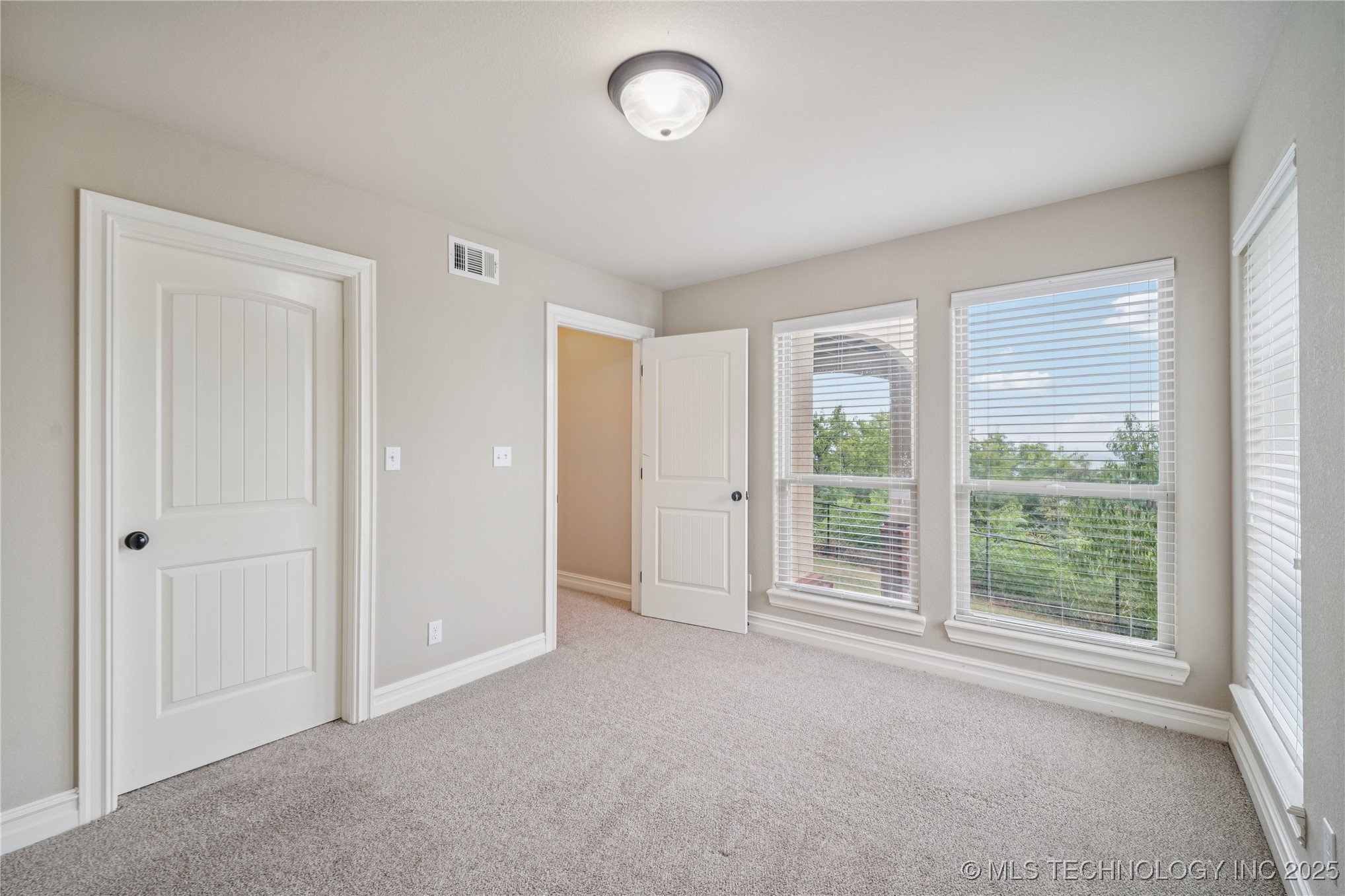 6531 S Ridgeview Road Property Photo 26