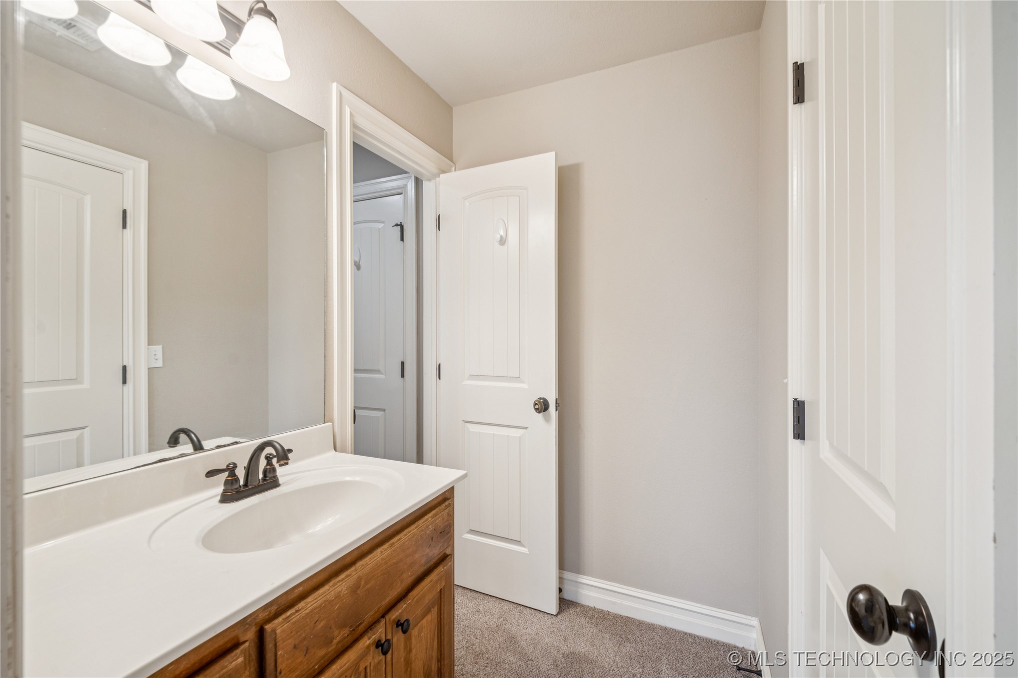 6531 S Ridgeview Road Property Photo 27