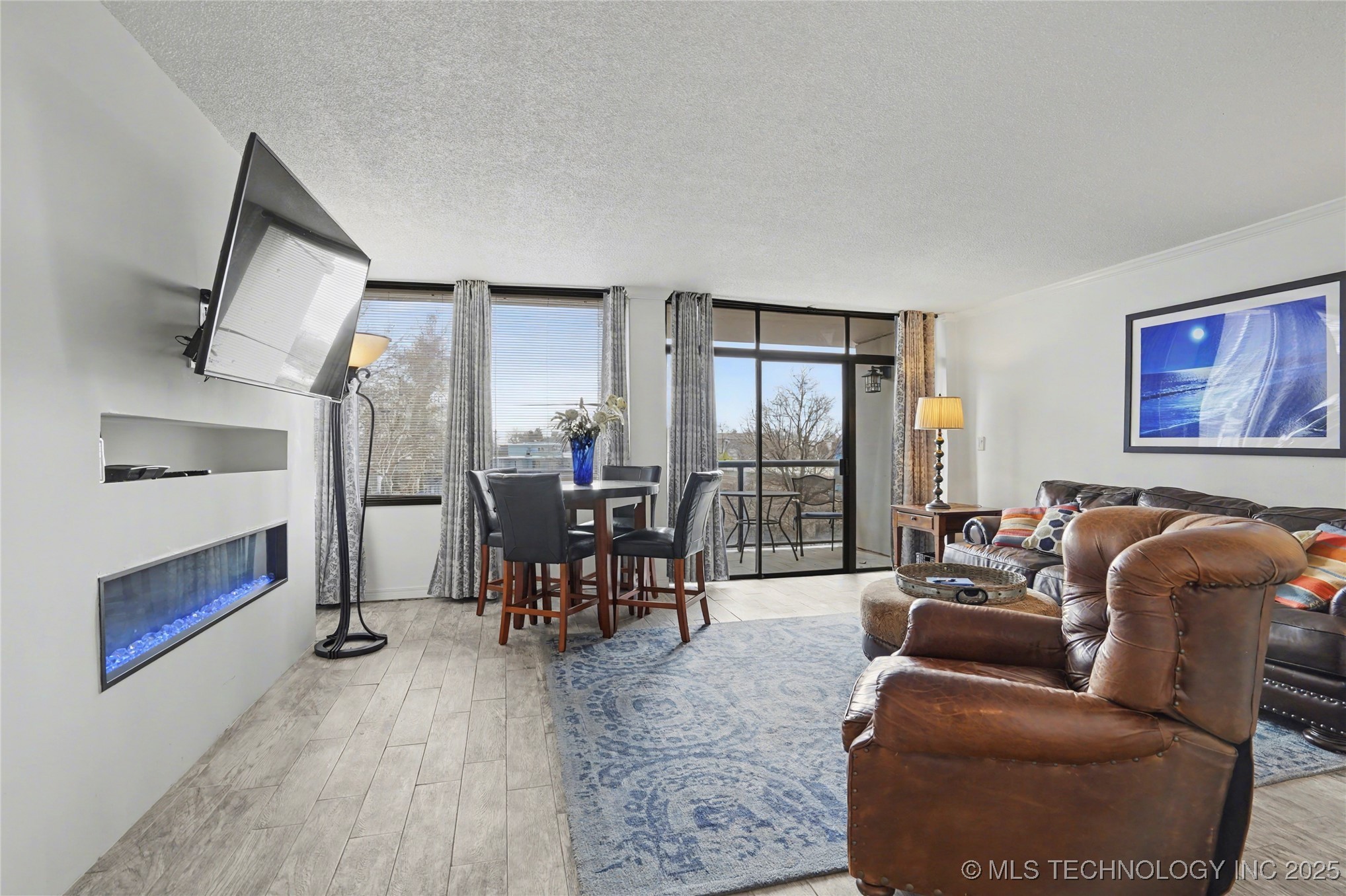 450 W 7th Street #305 Property Photo 5