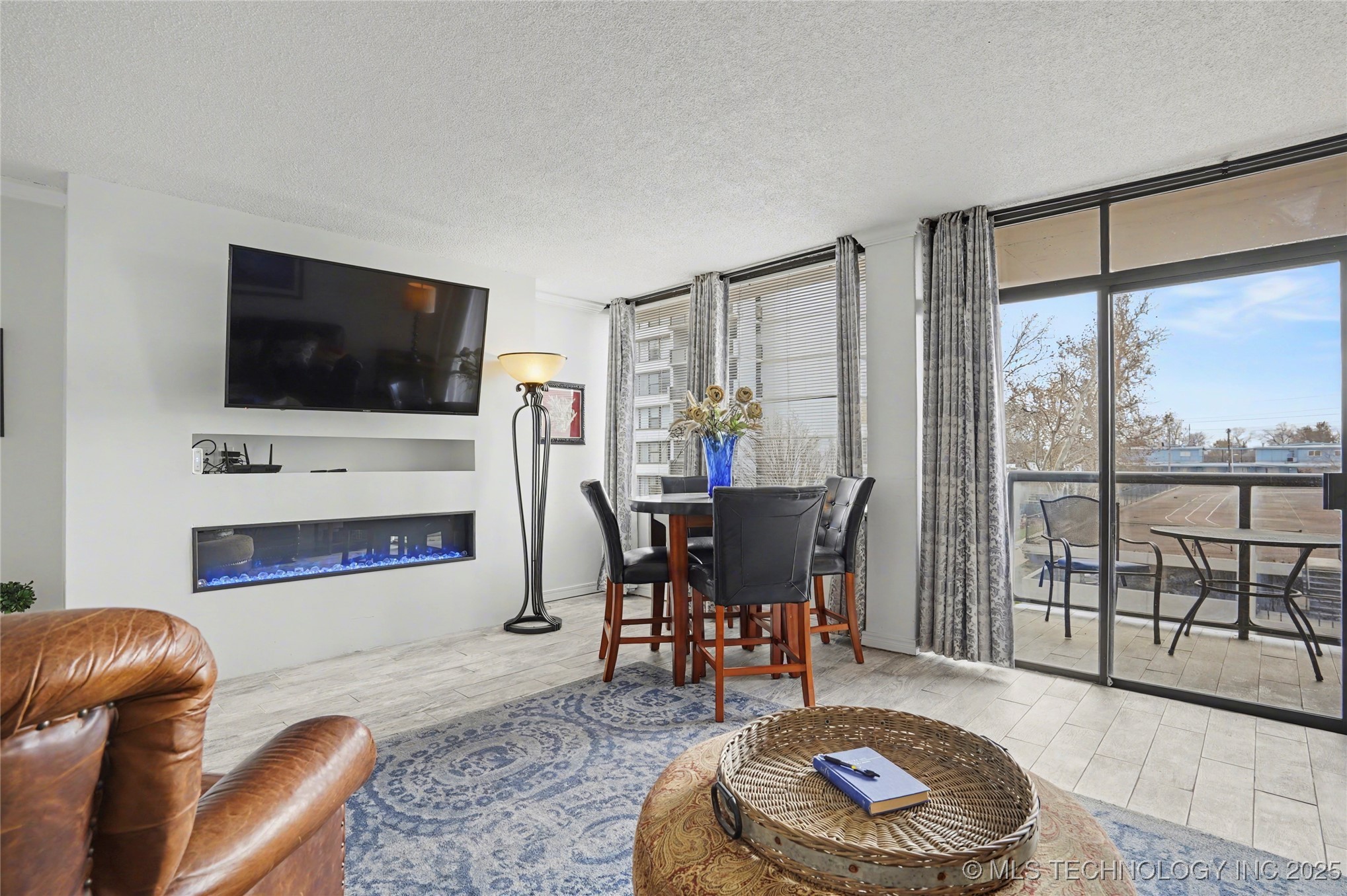 450 W 7th Street #305 Property Photo 9