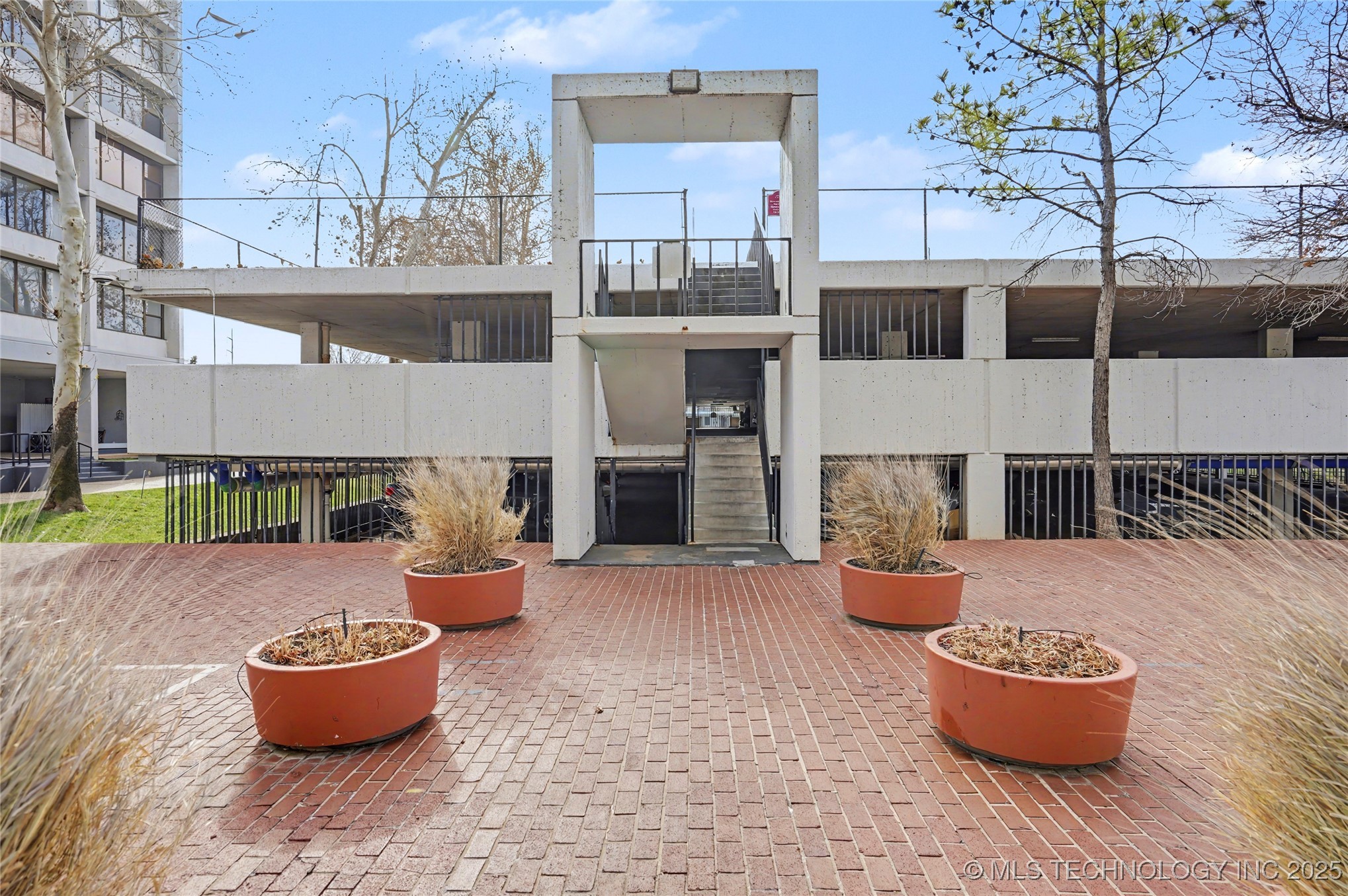 450 W 7th Street #305 Property Photo 21