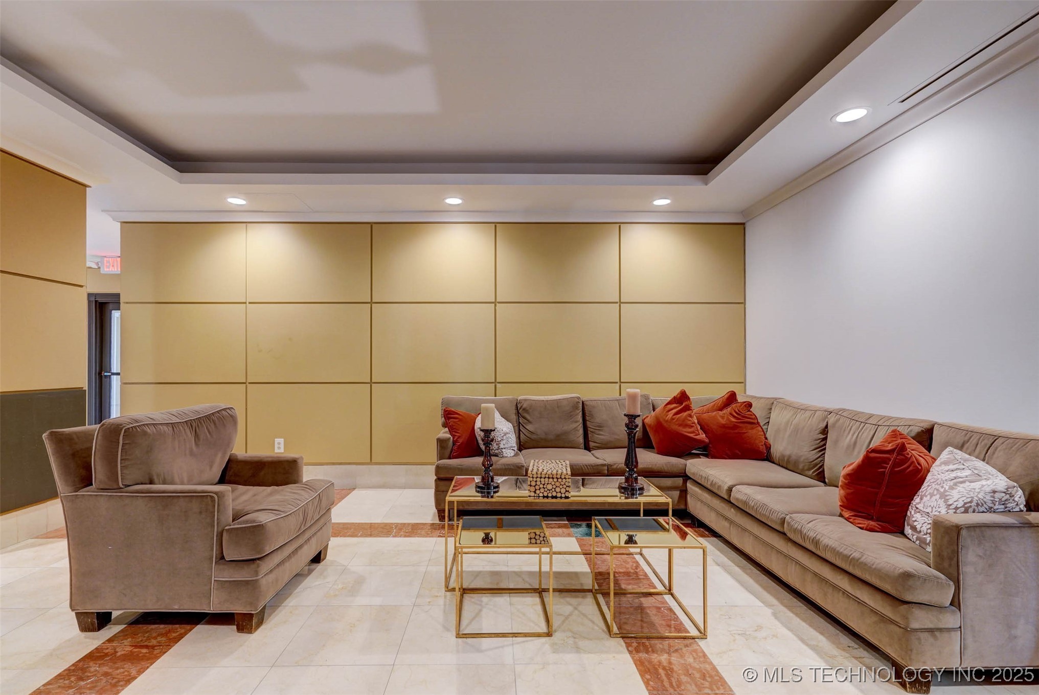 450 W 7th Street #305 Property Photo 25