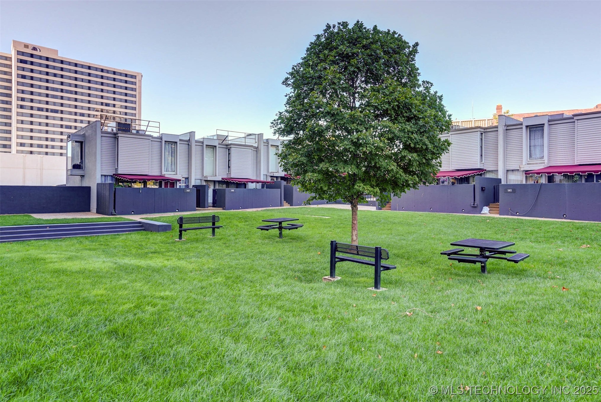 450 W 7th Street #305 Property Photo 35