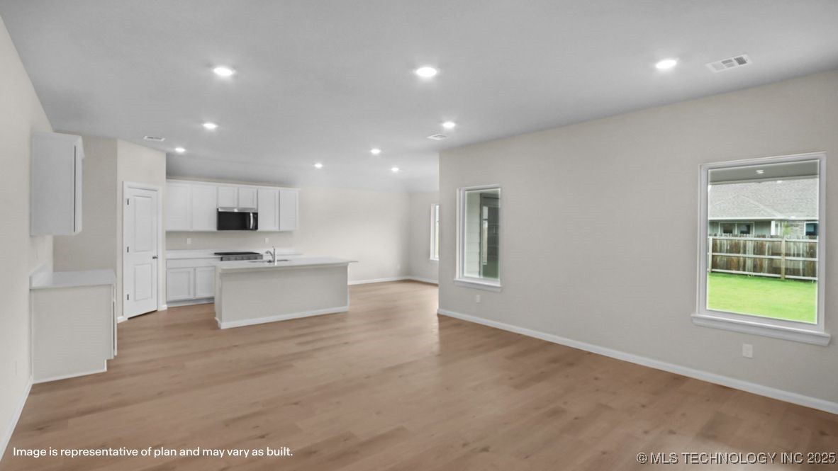 7402 N 154th East Avenue Property Photo 3