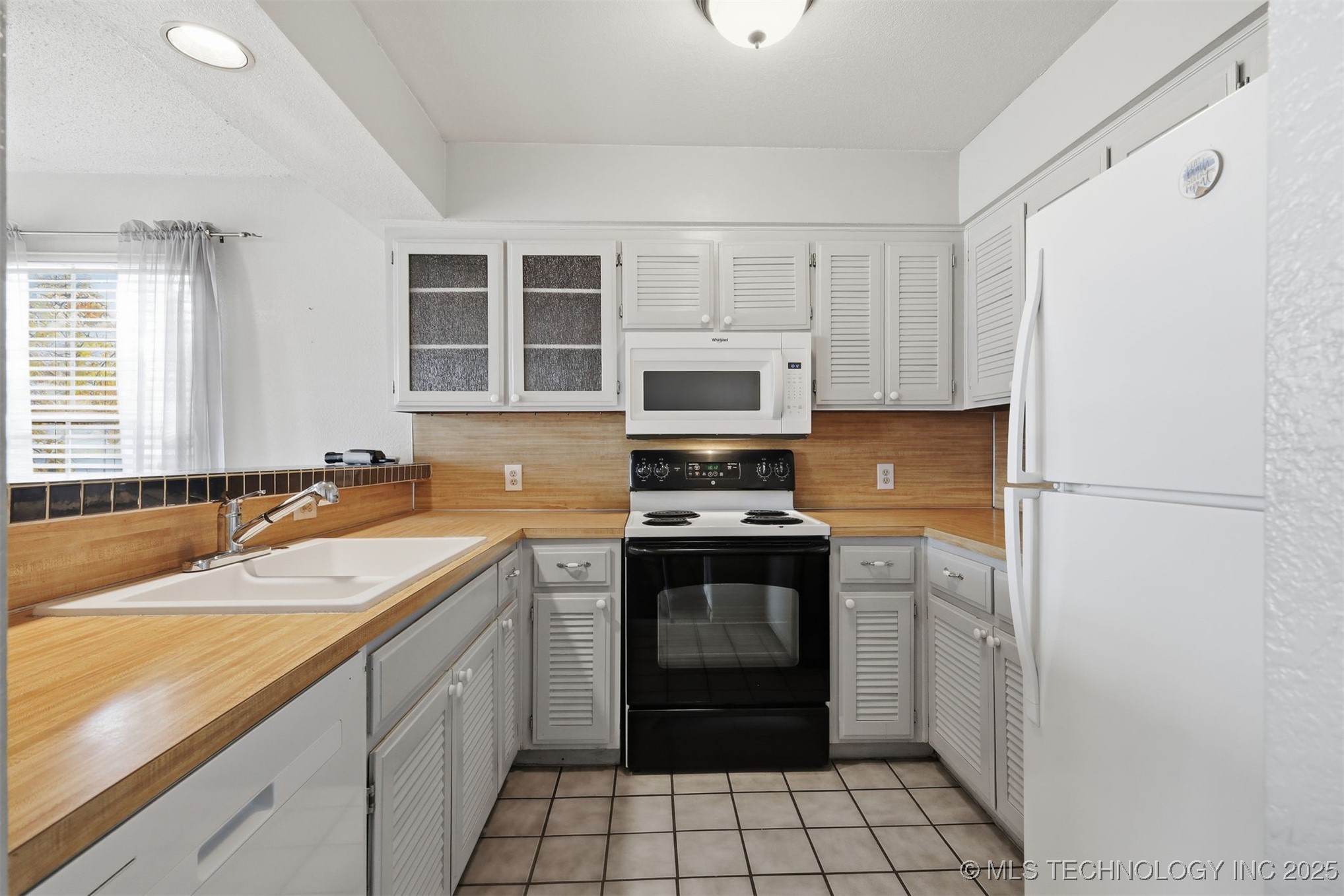 6326 E 89th Place 1006 Property Photo 6