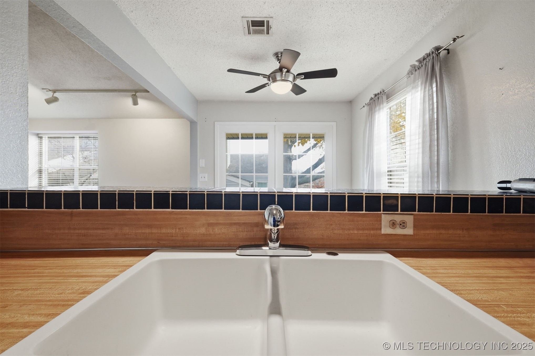 6326 E 89th Place 1006 Property Photo 7