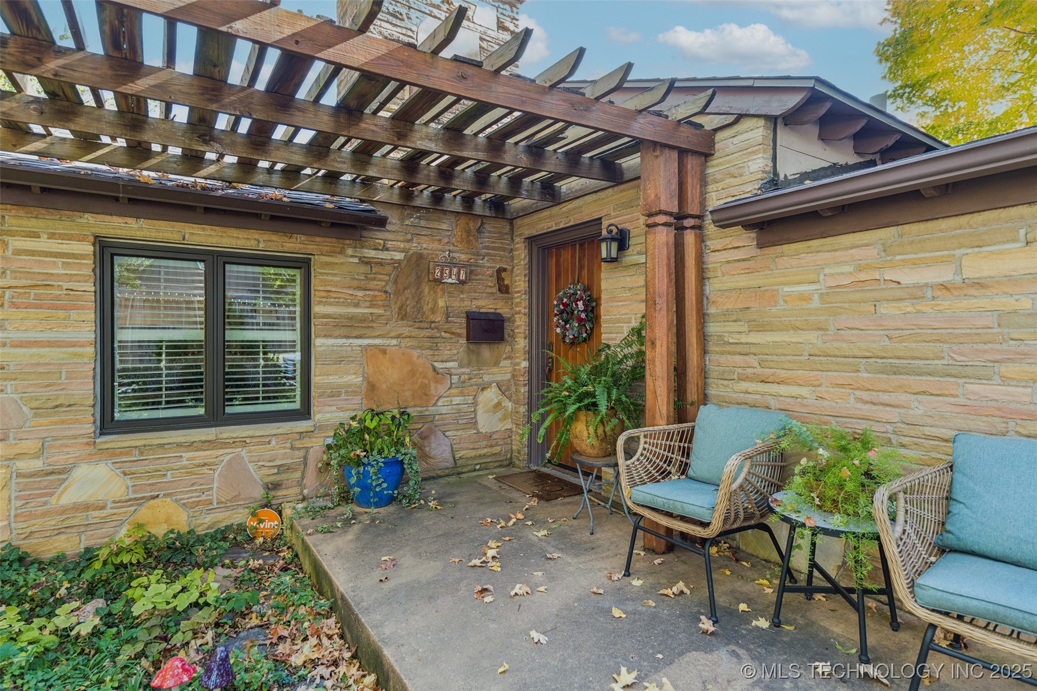 2547 S College Avenue Property Photo 2