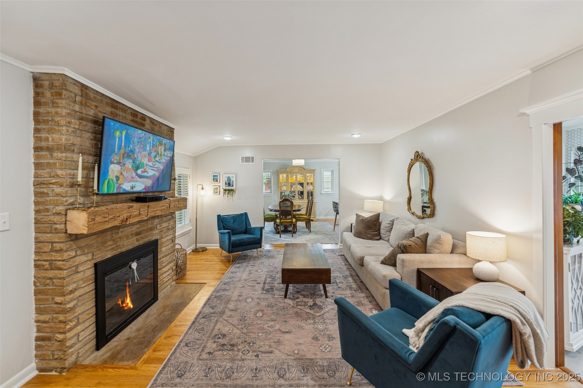 2547 S College Avenue Property Photo 3