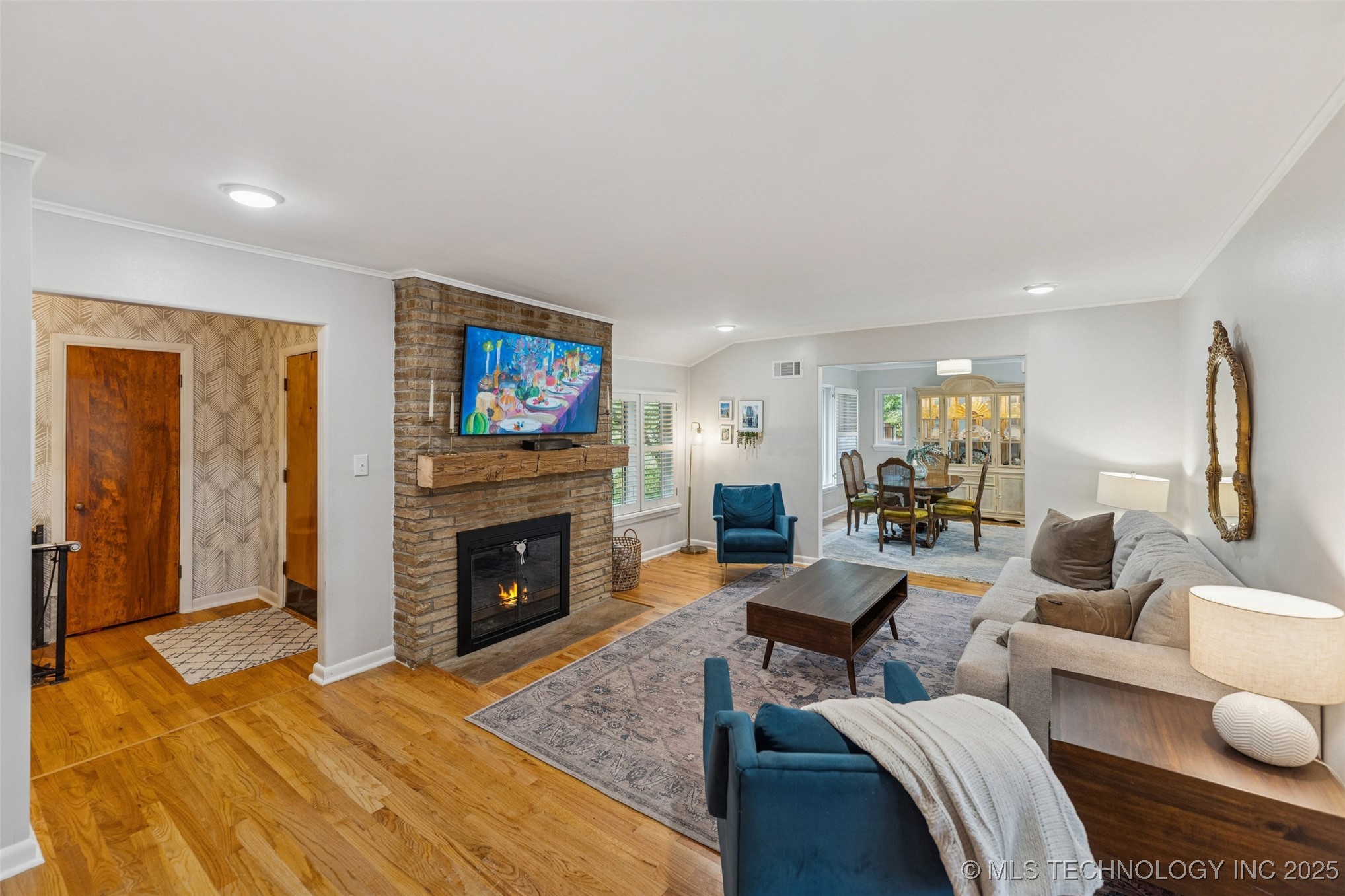 2547 S College Avenue Property Photo 4