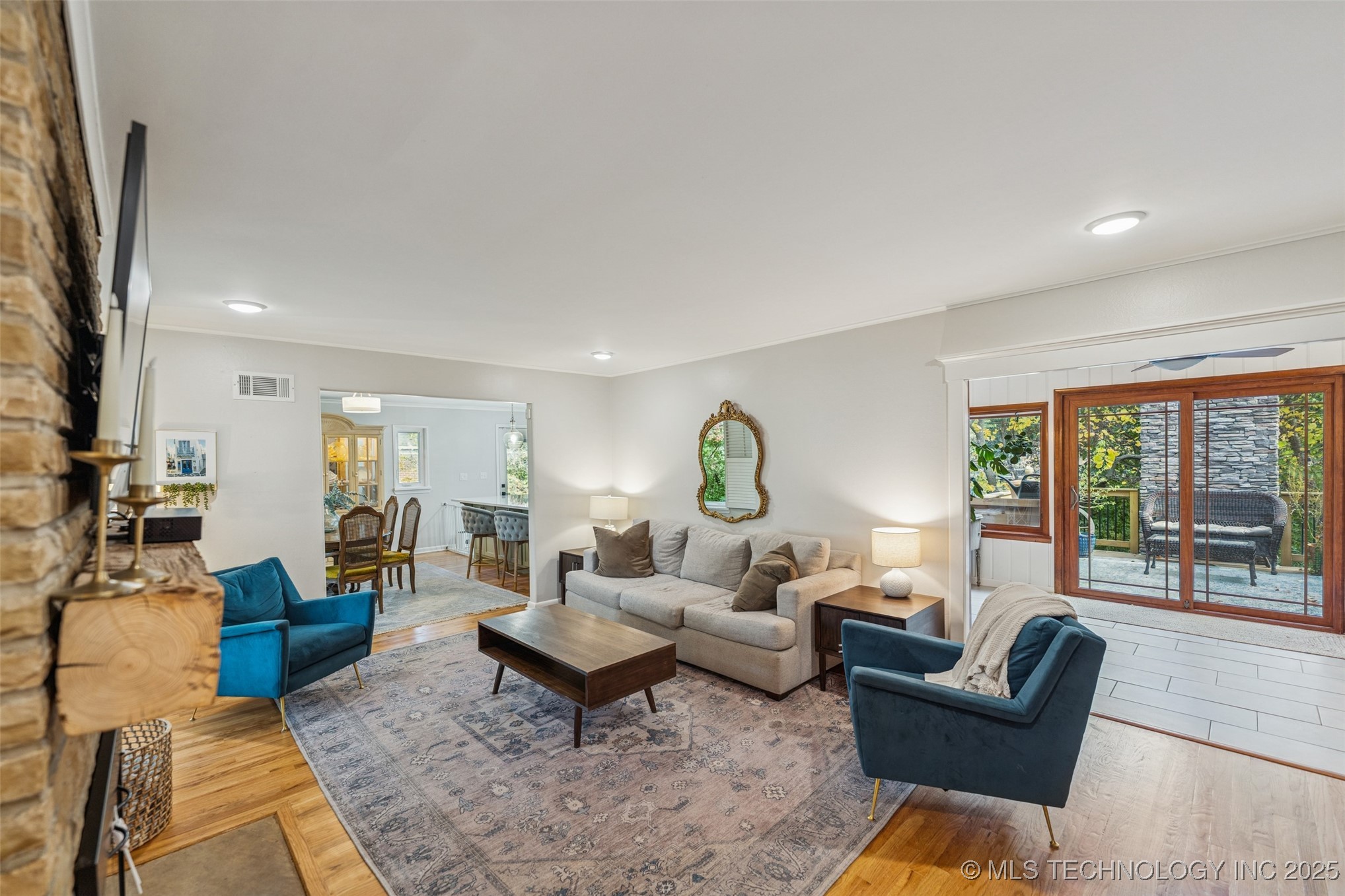 2547 S College Avenue Property Photo 5