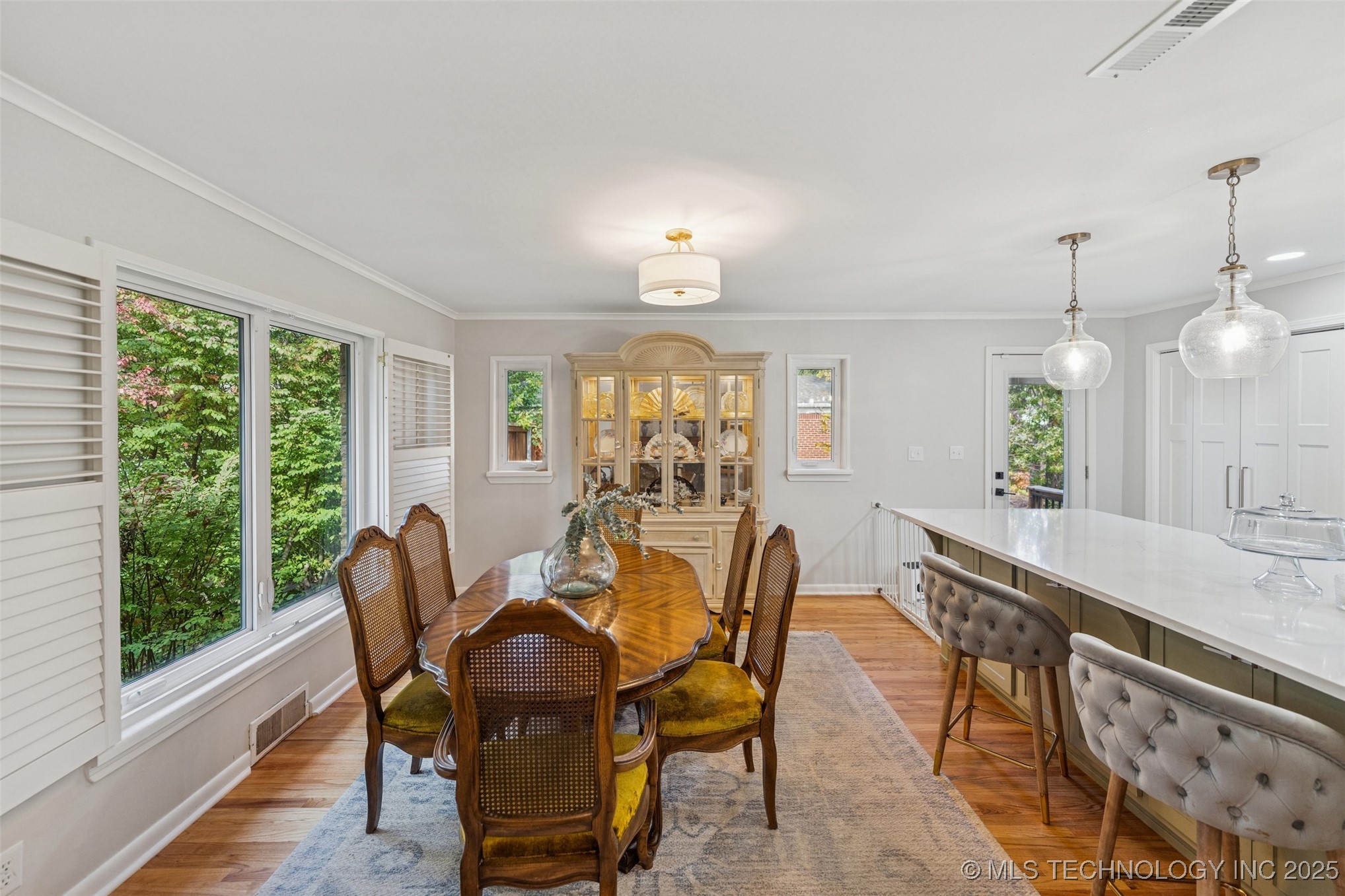 2547 S College Avenue Property Photo 7