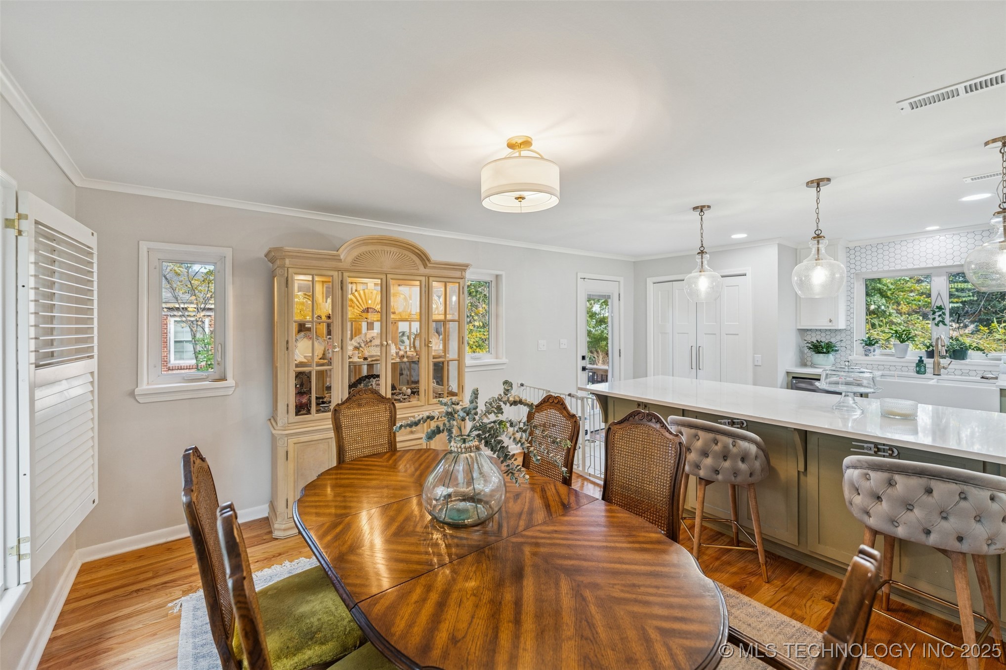 2547 S College Avenue Property Photo 8