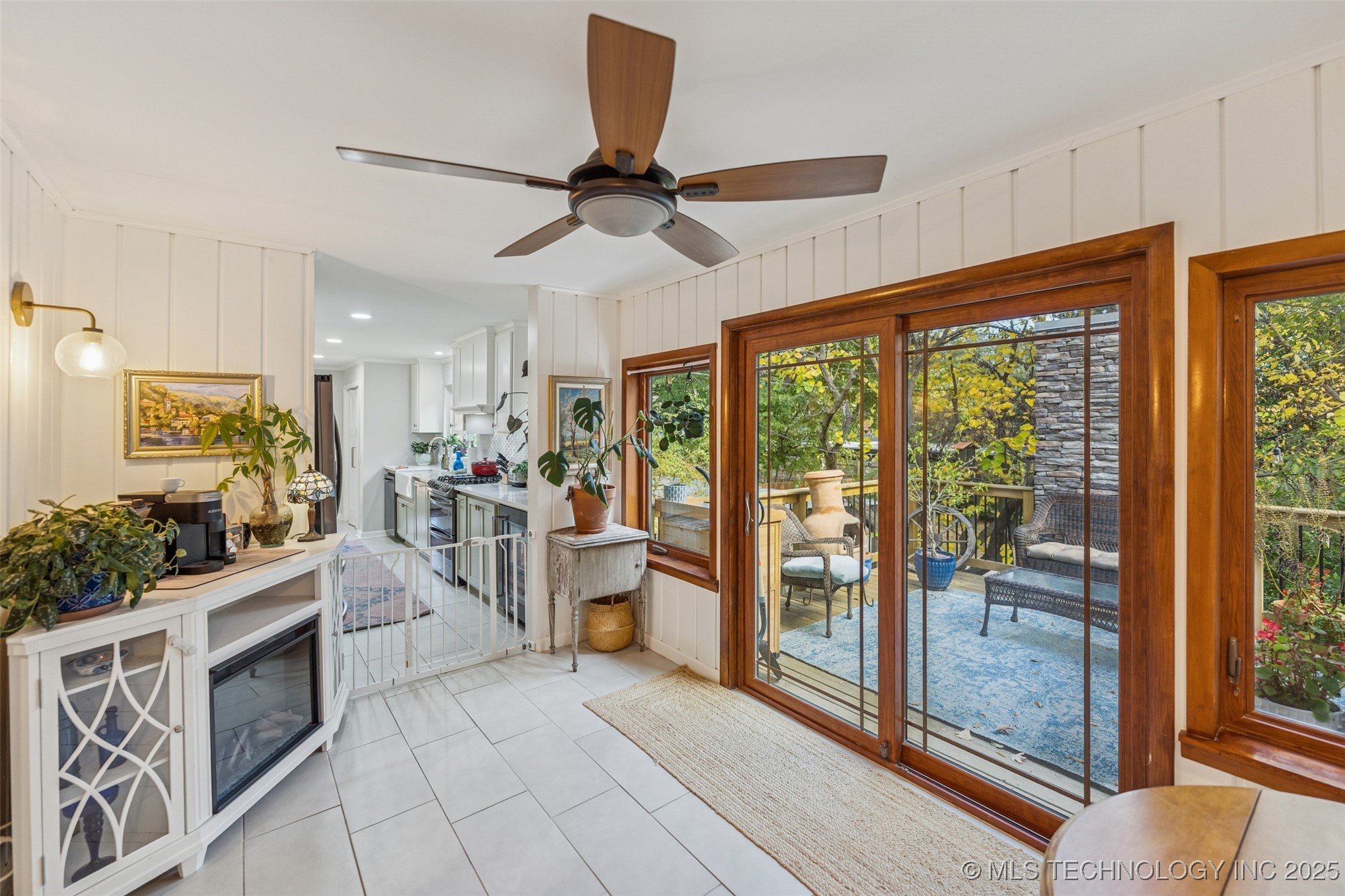 2547 S College Avenue Property Photo 10