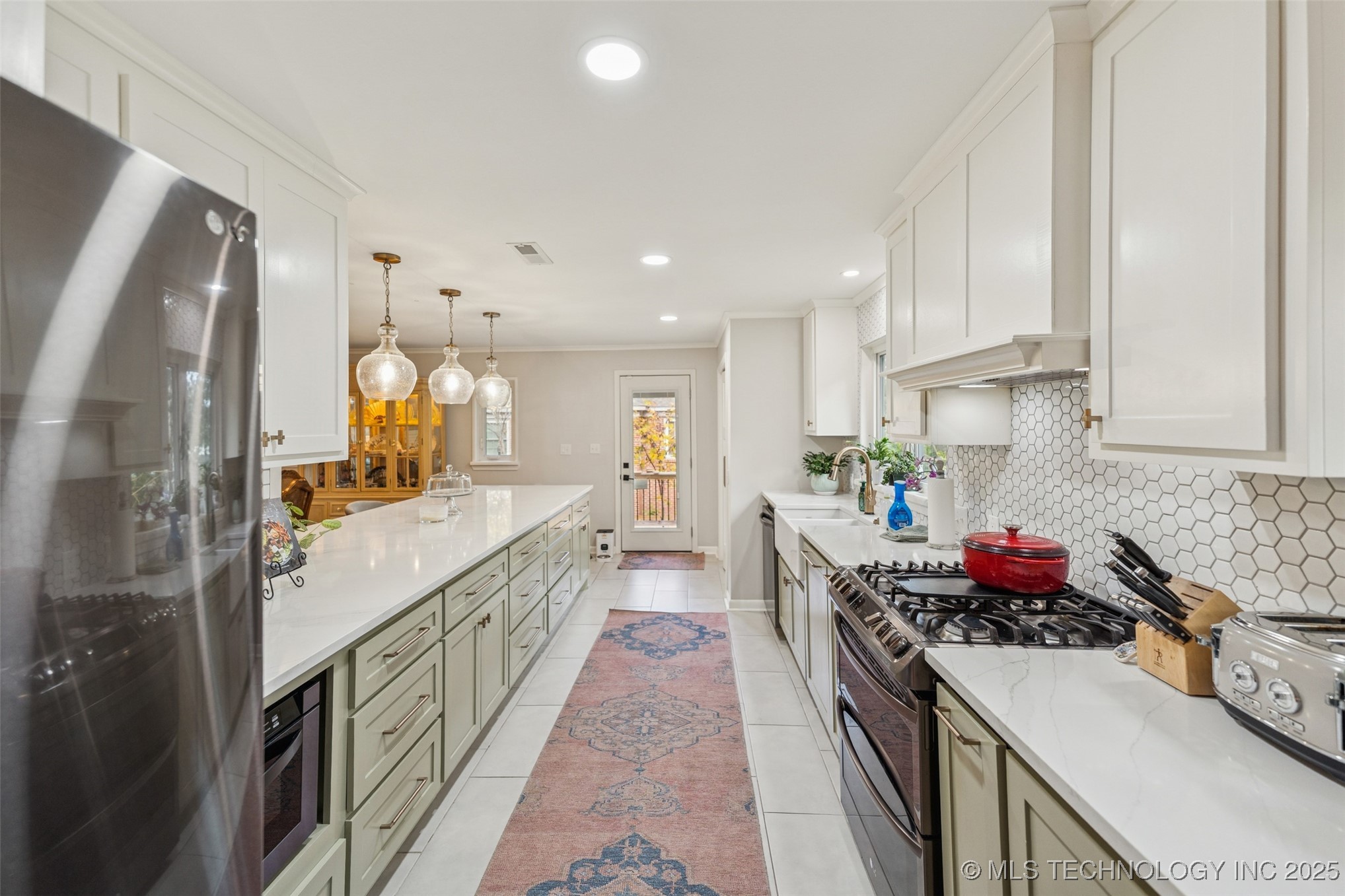 2547 S College Avenue Property Photo 12