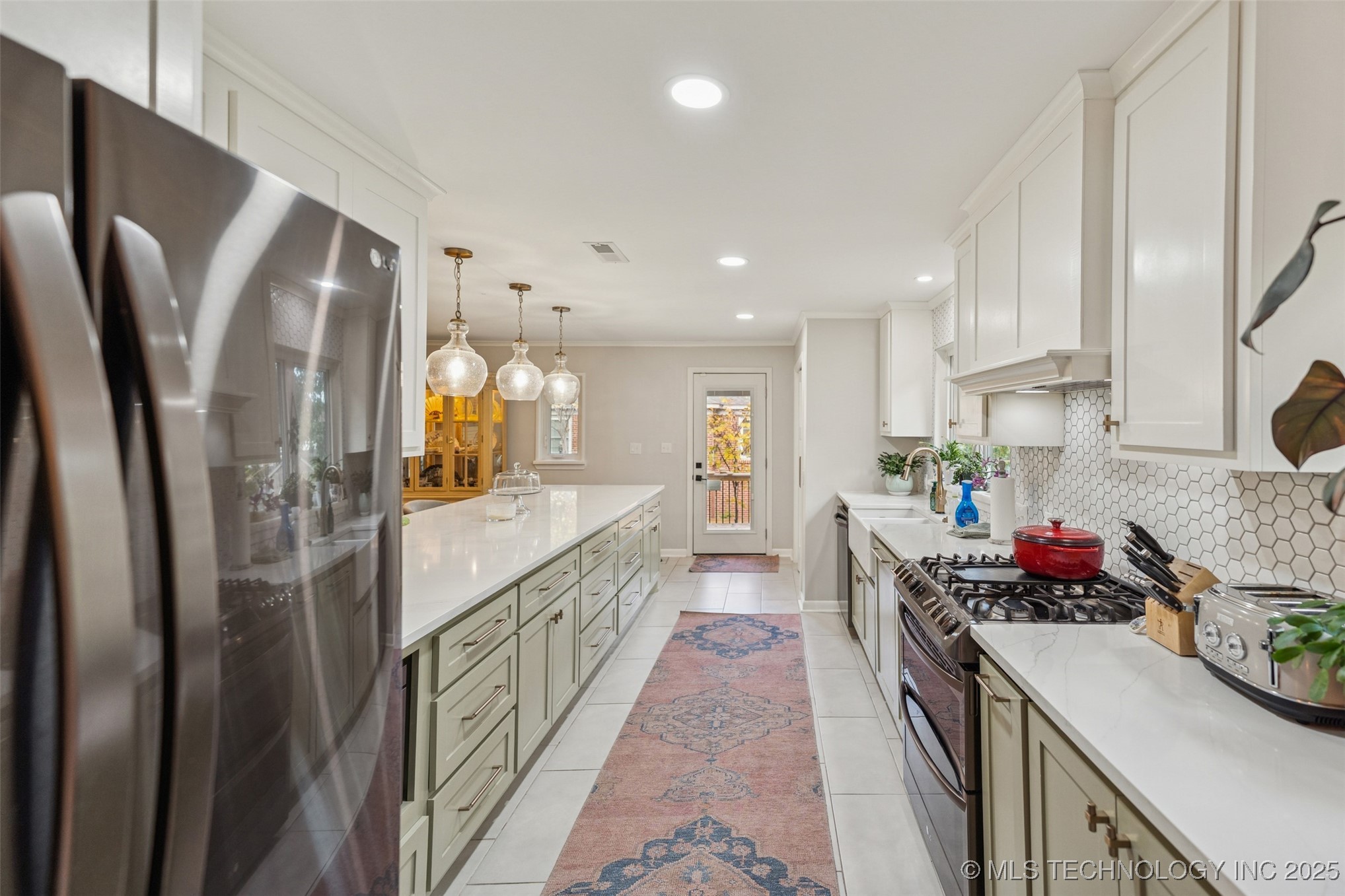 2547 S College Avenue Property Photo 13