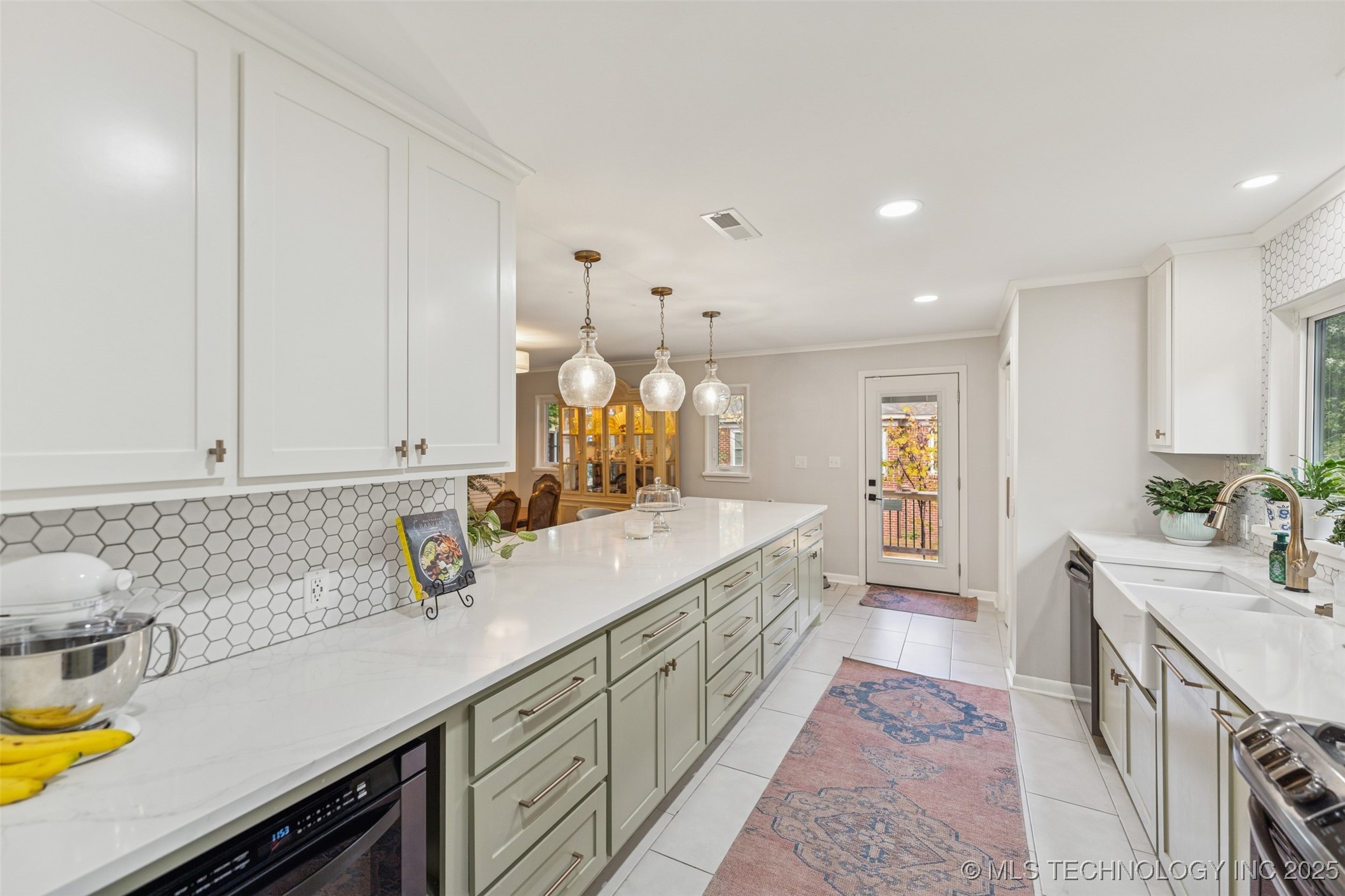 2547 S College Avenue Property Photo 14