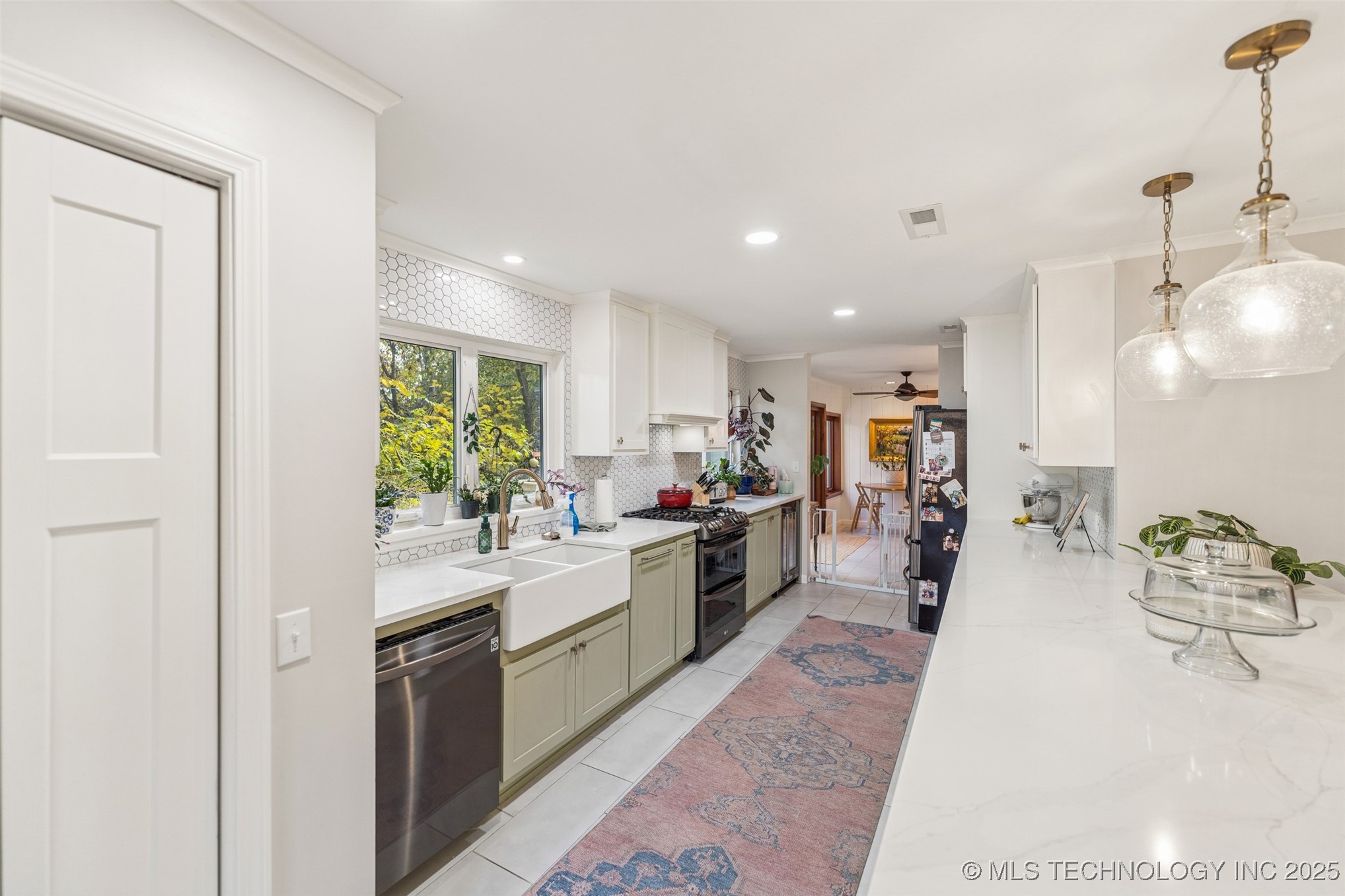 2547 S College Avenue Property Photo 16