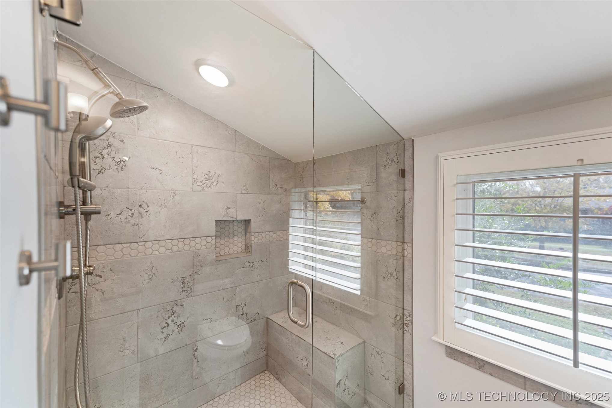 2547 S College Avenue Property Photo 22