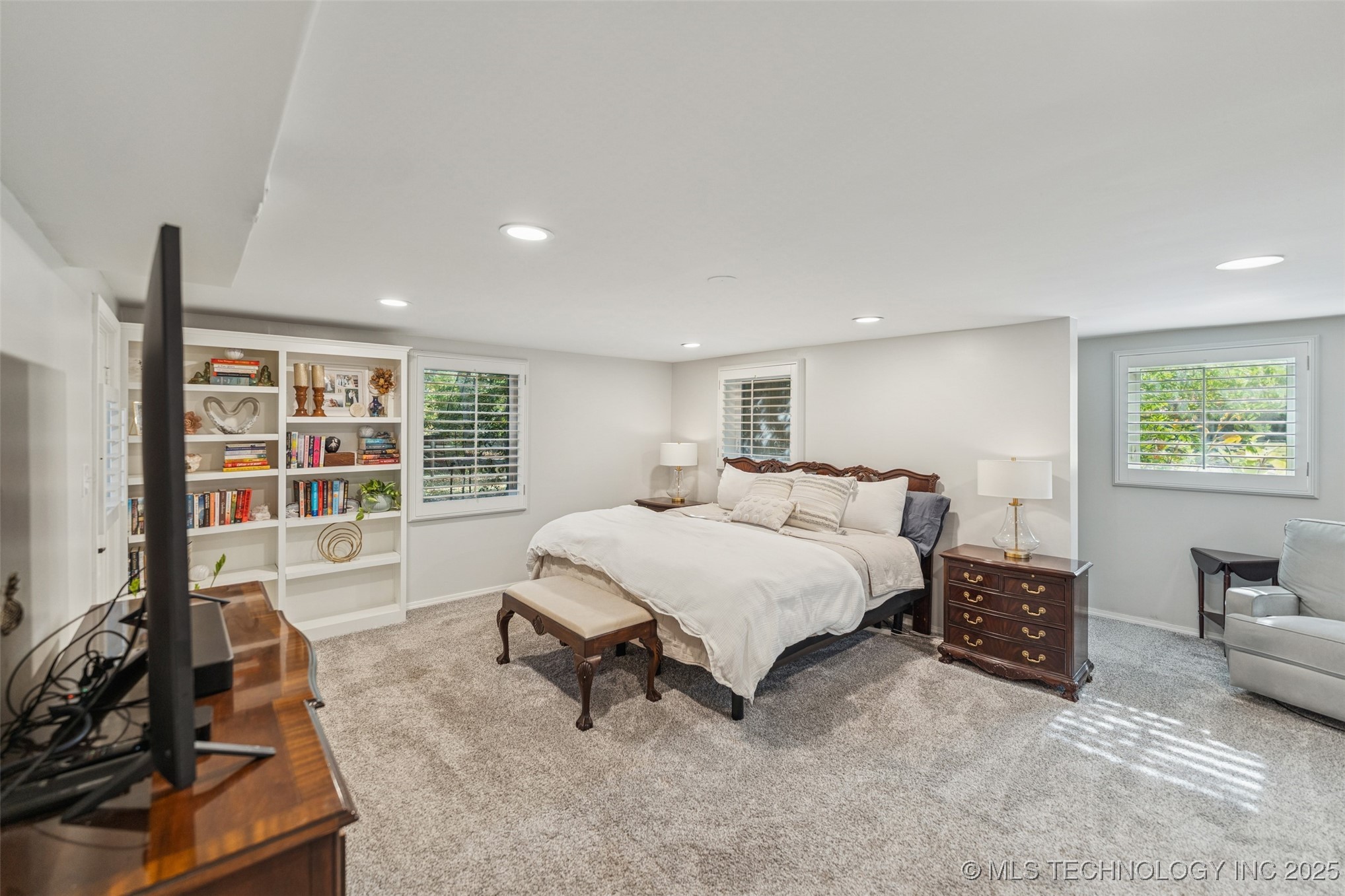 2547 S College Avenue Property Photo 30