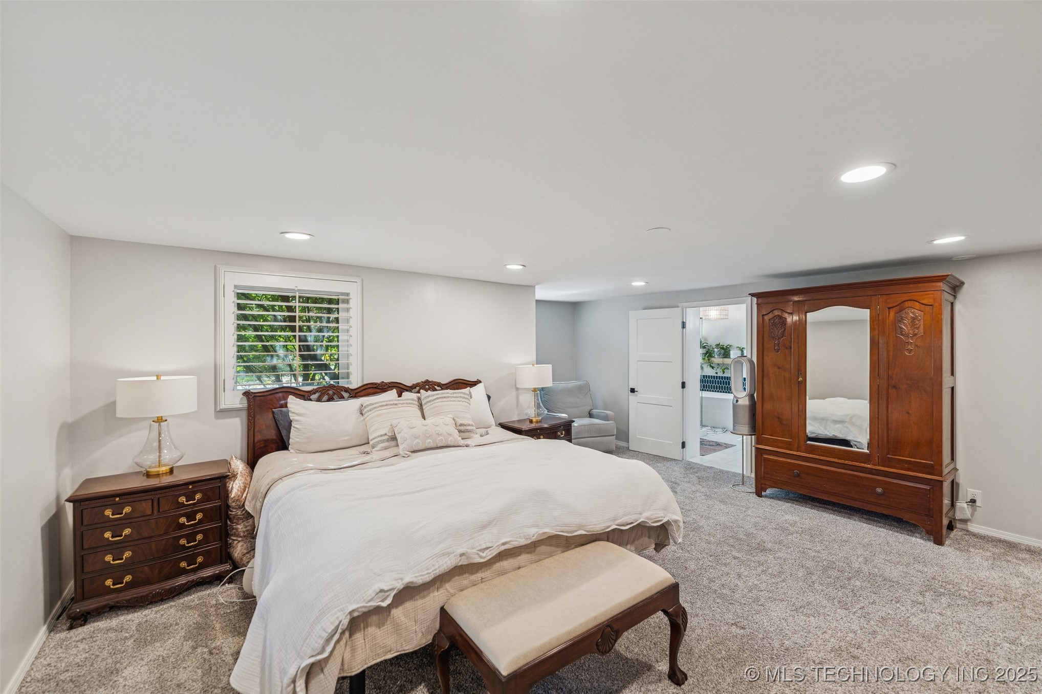 2547 S College Avenue Property Photo 31