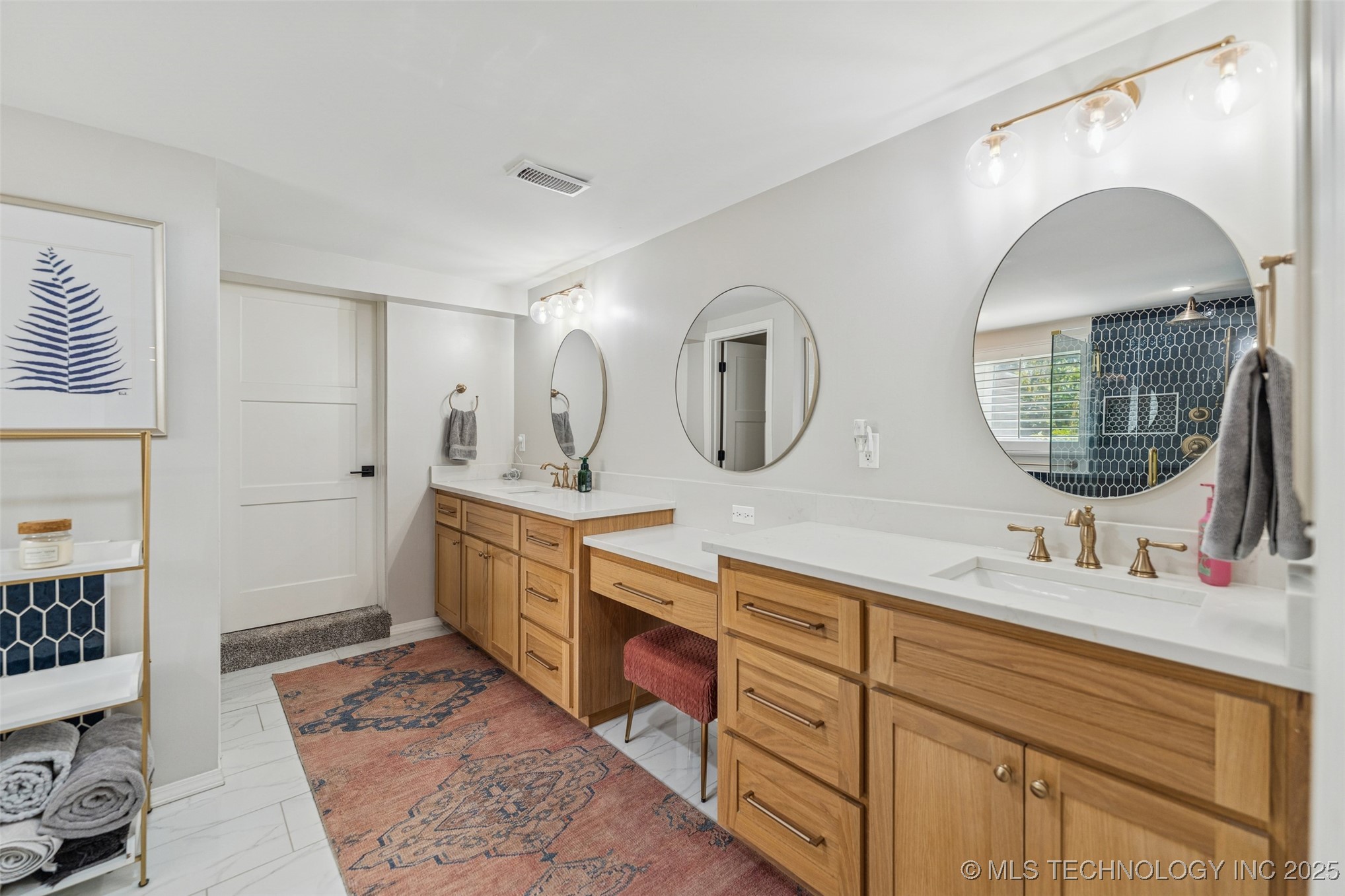 2547 S College Avenue Property Photo 33