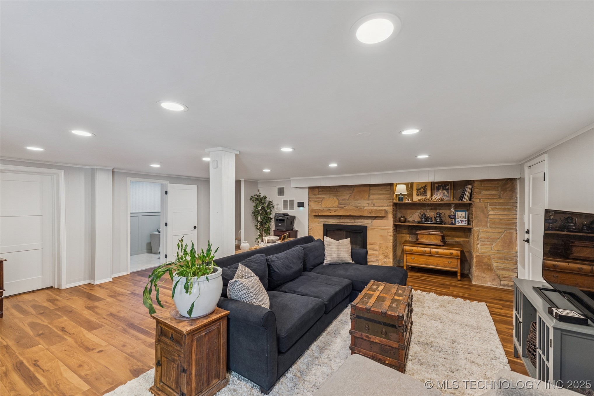 2547 S College Avenue Property Photo 38