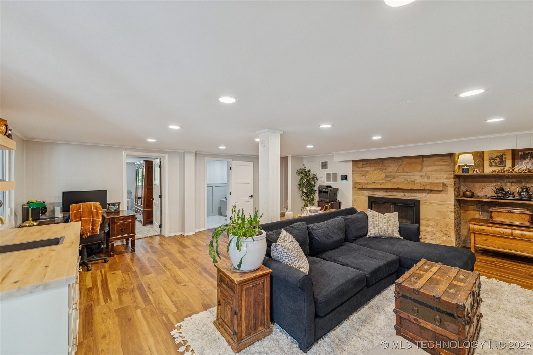 2547 S College Avenue Property Photo 39