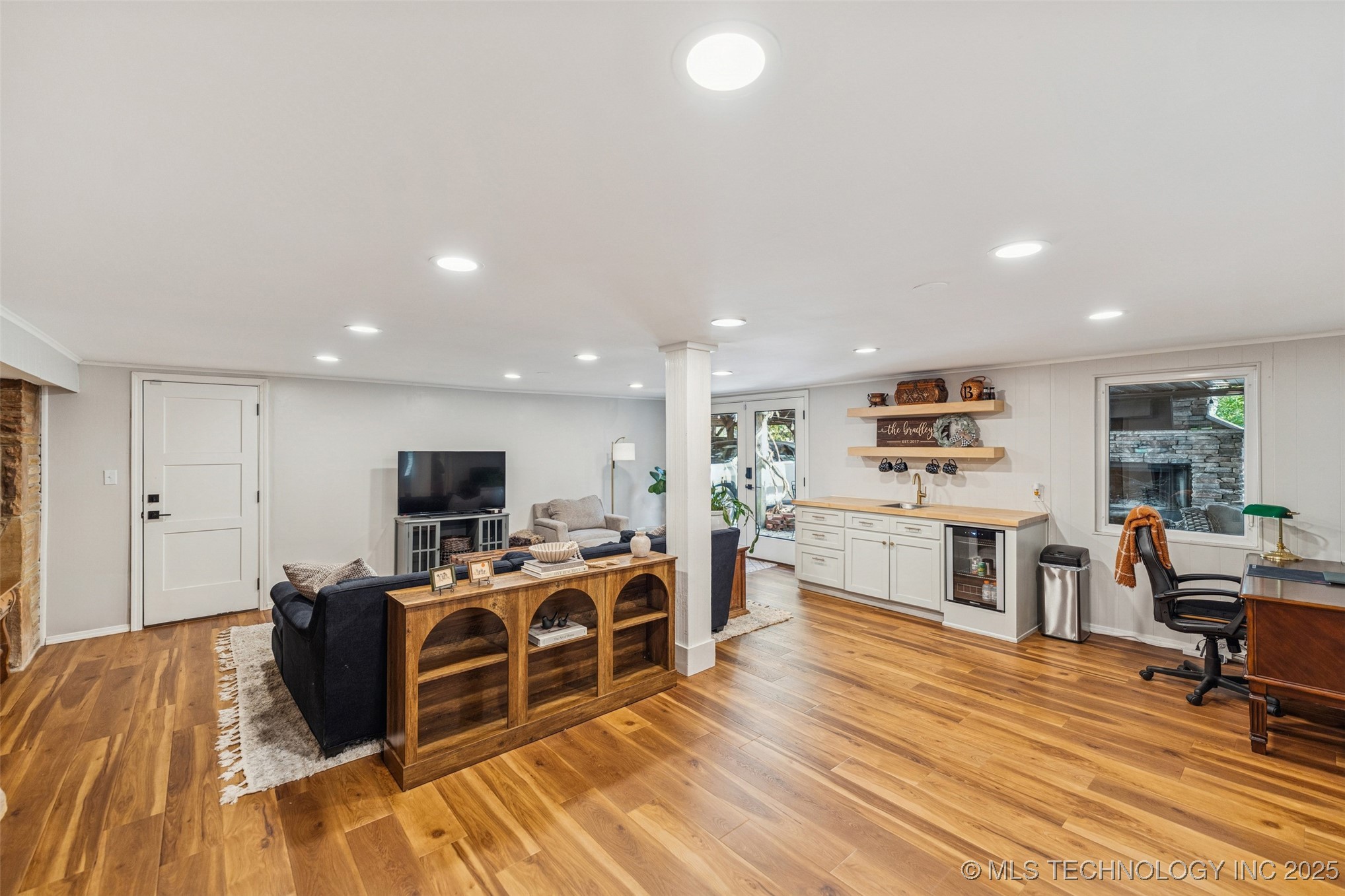 2547 S College Avenue Property Photo 40