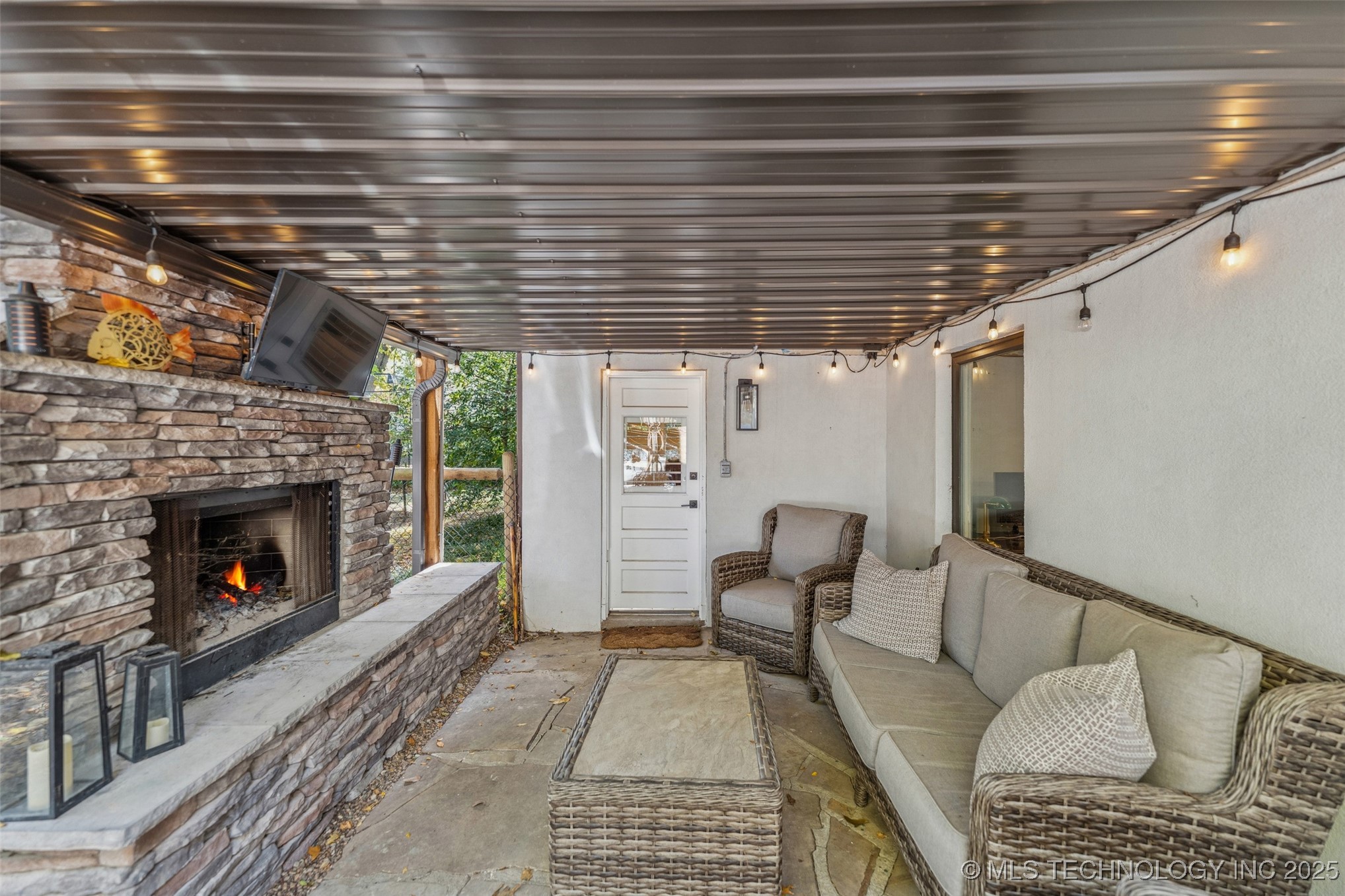 2547 S College Avenue Property Photo 42