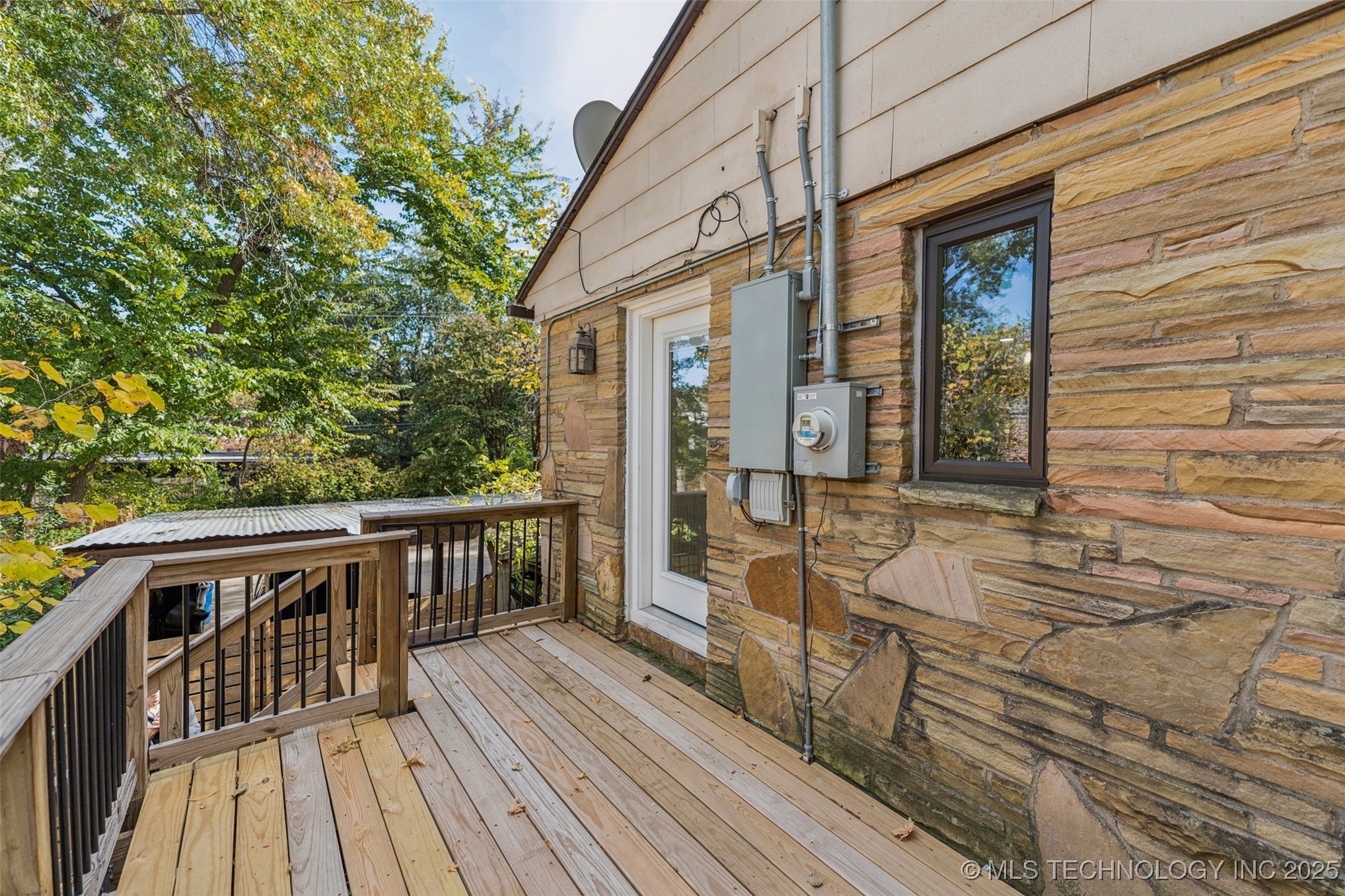 2547 S College Avenue Property Photo 46