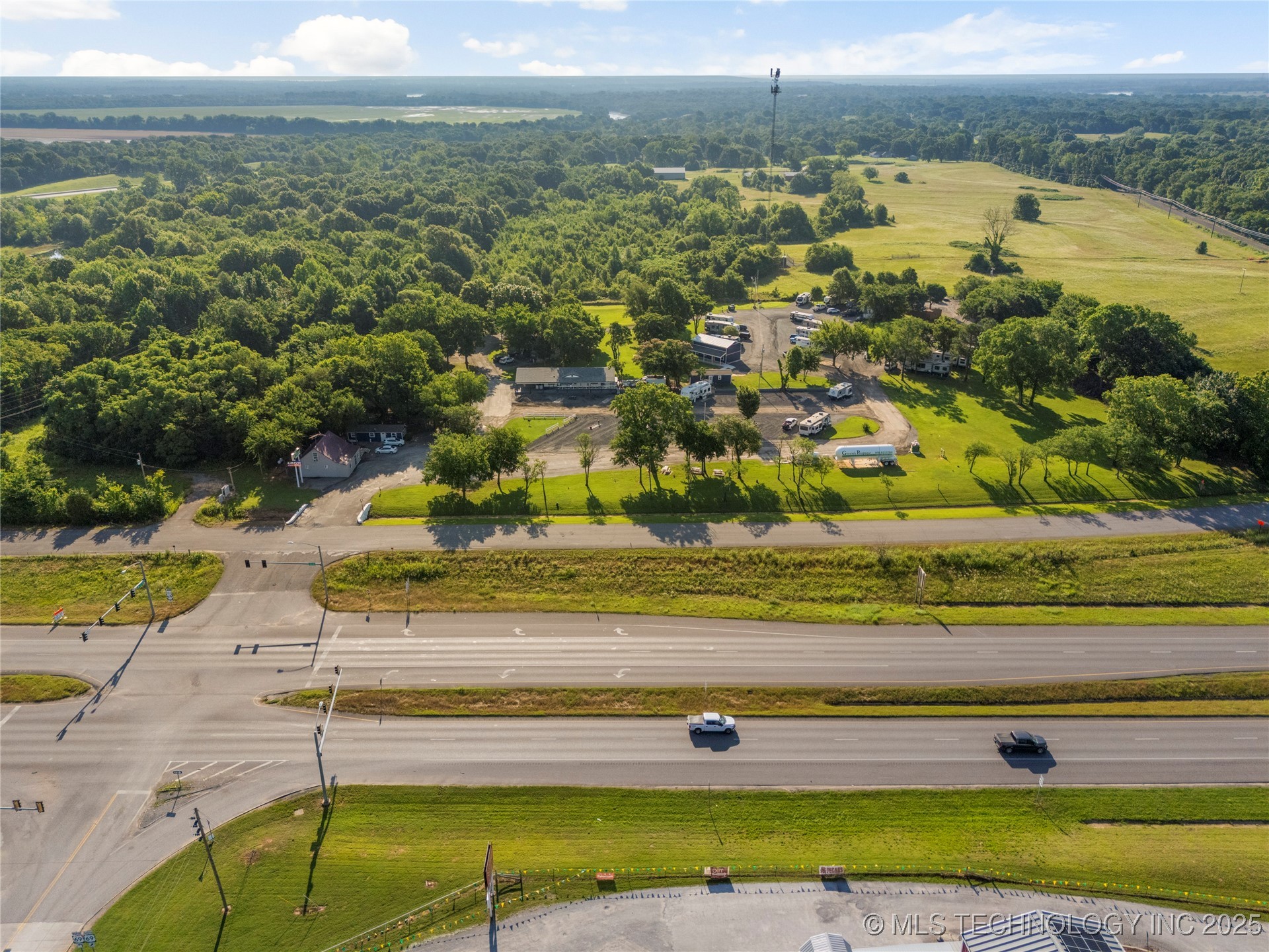 6476 N 35th Street W Property Photo 2