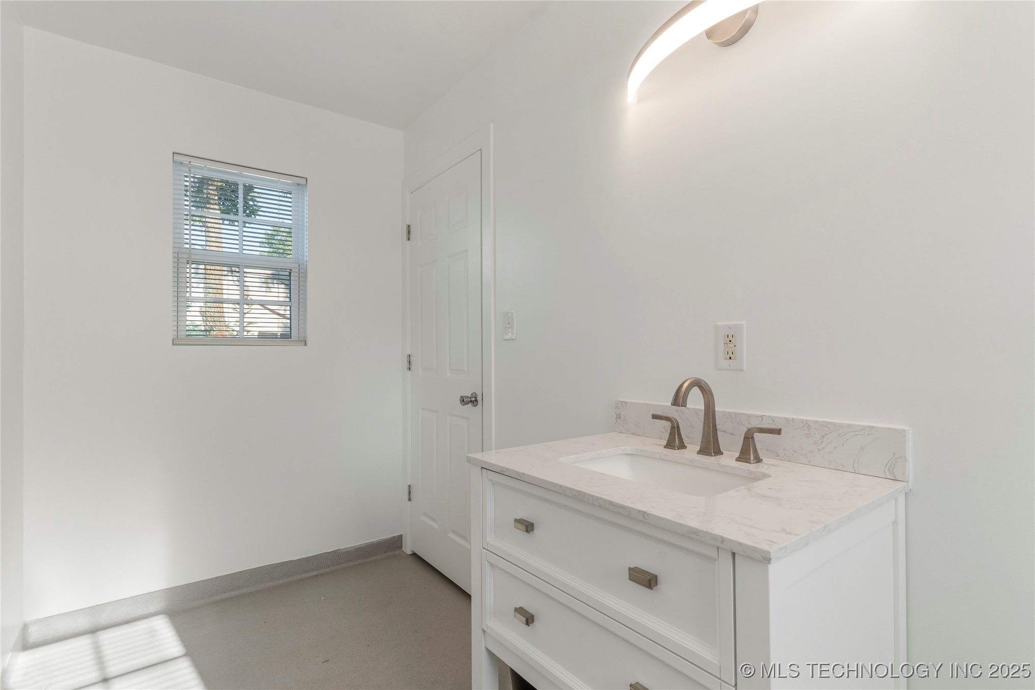 6476 N 35th Street W Property Photo 16