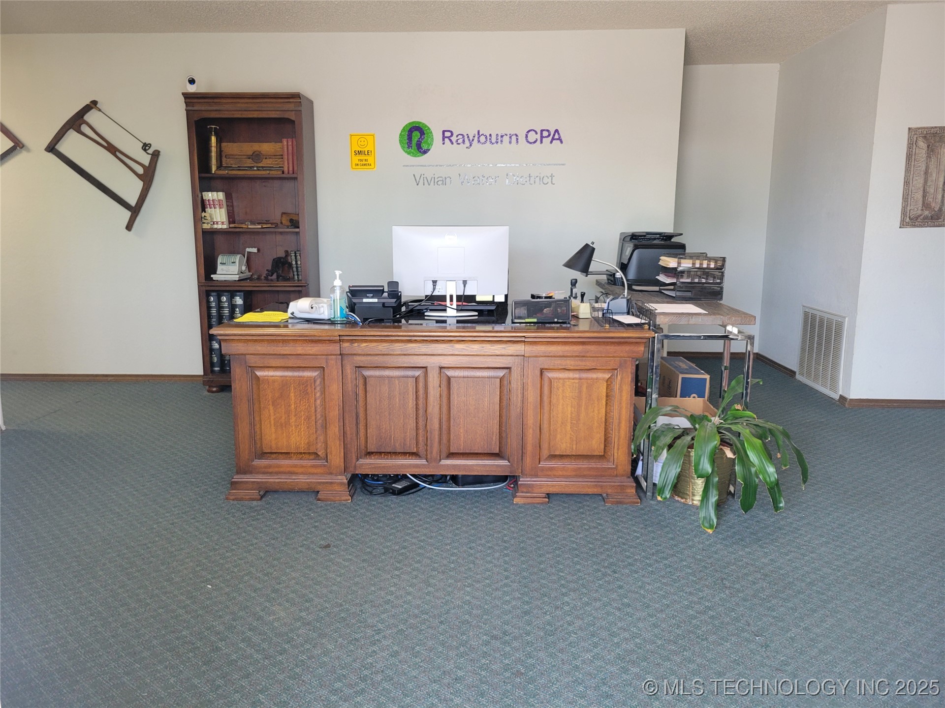 300 S Main Street Property Photo 10