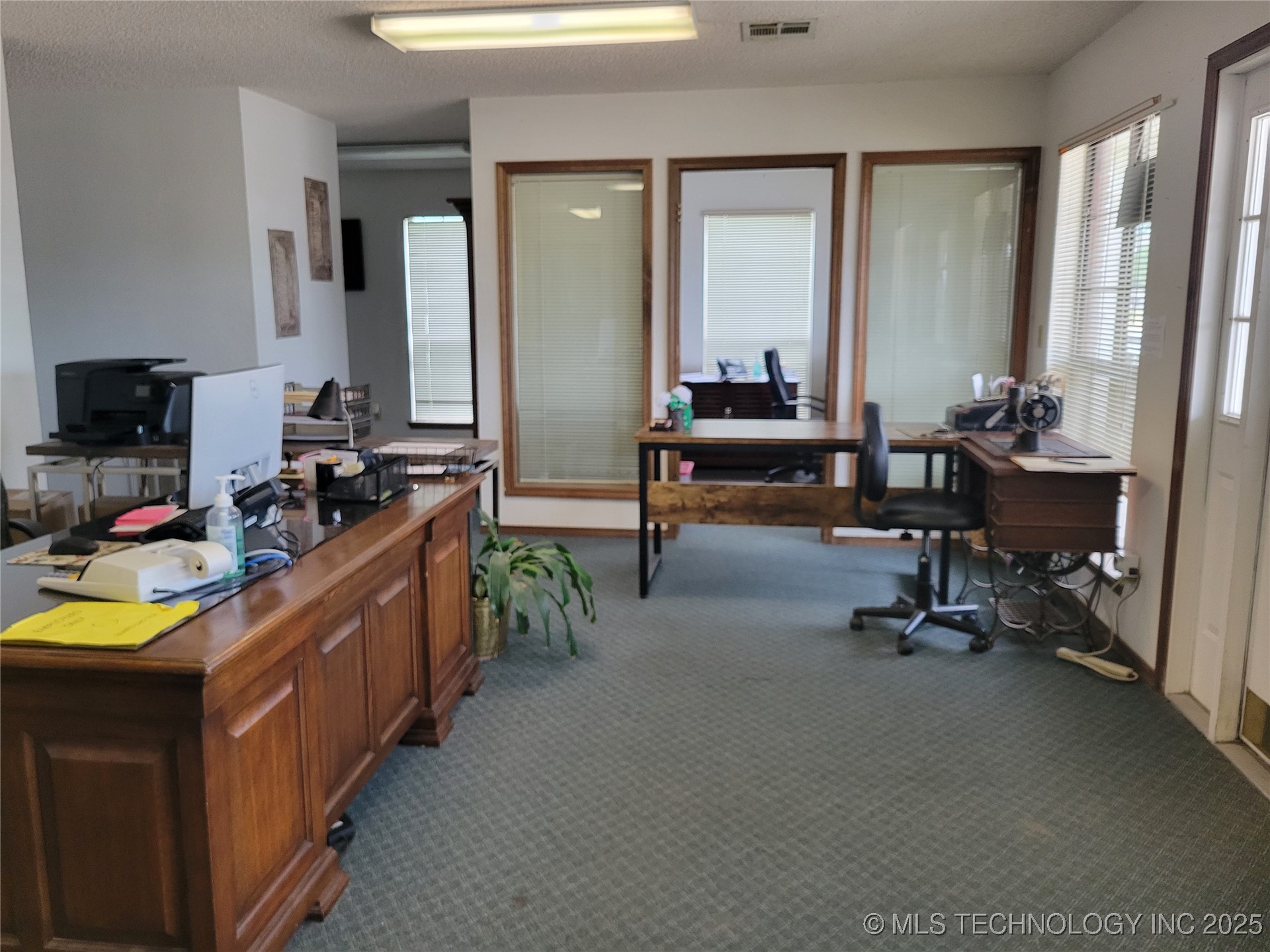 300 S Main Street Property Photo 13