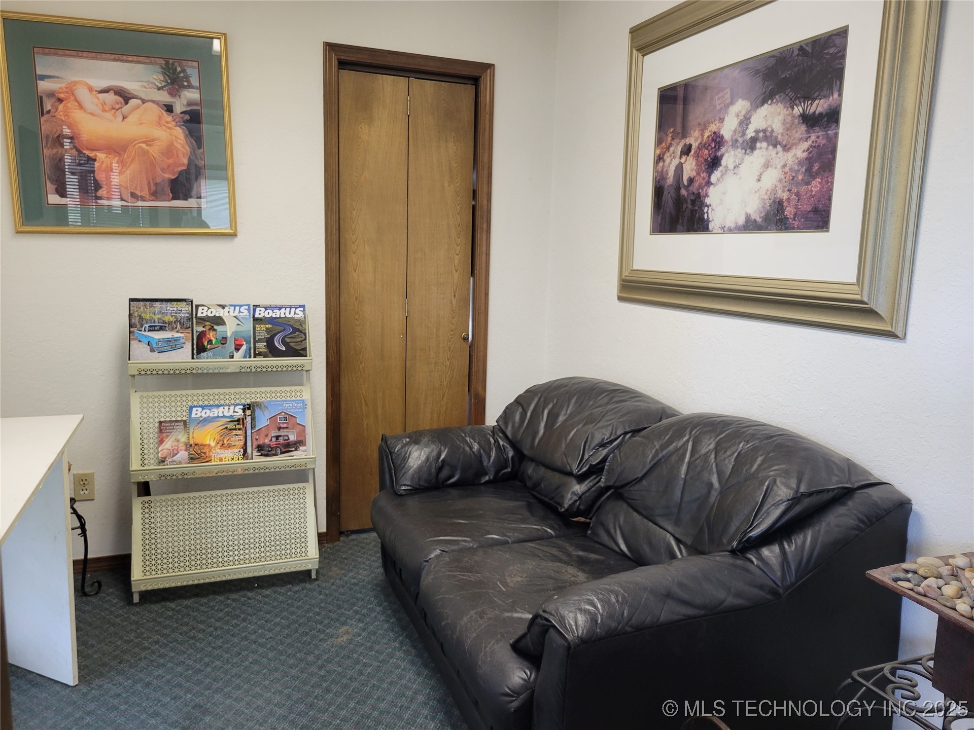 300 S Main Street Property Photo 14