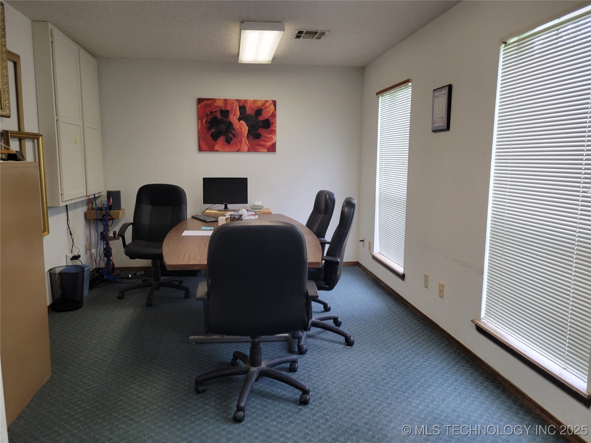 300 S Main Street Property Photo 20