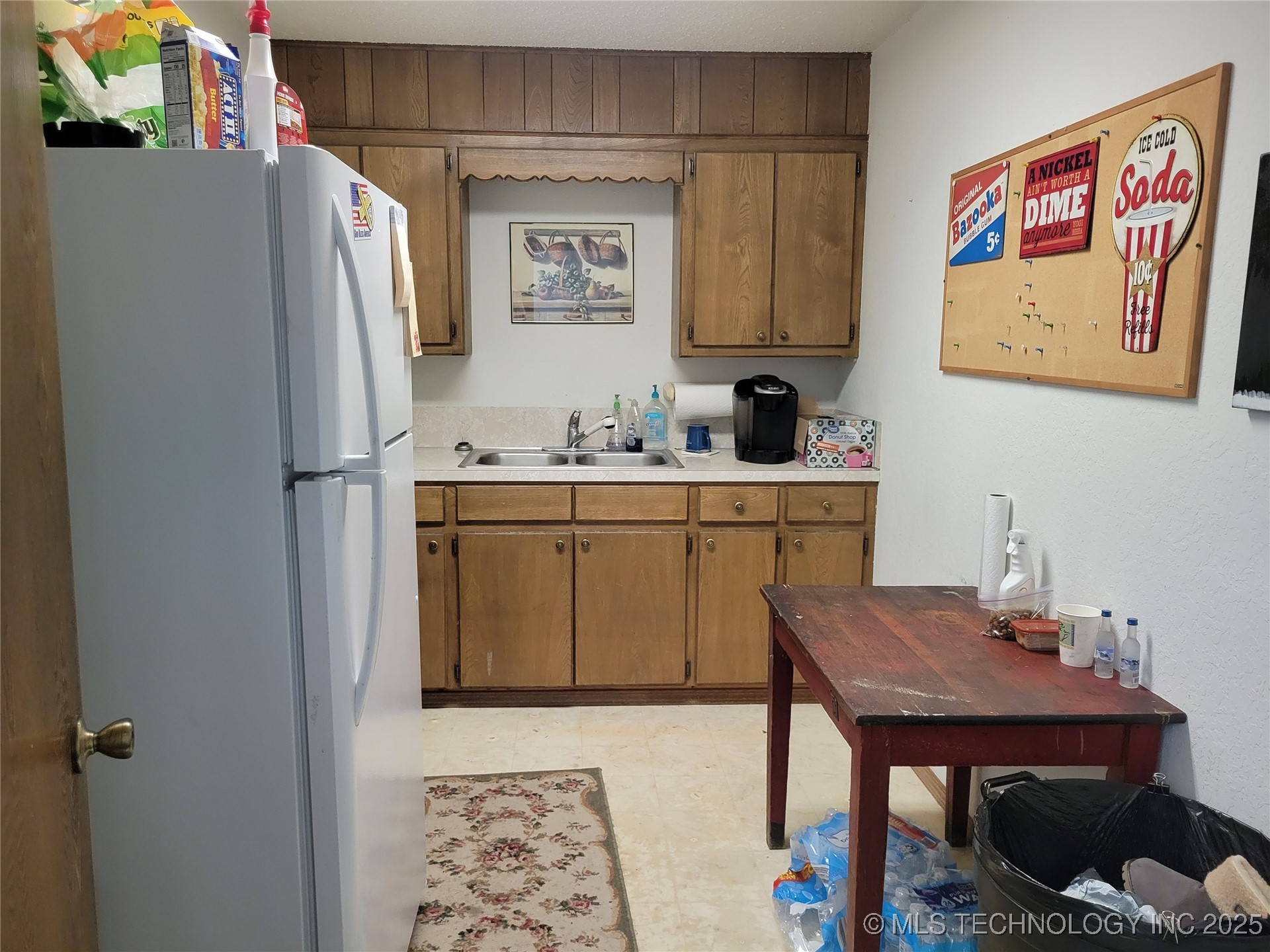 300 S Main Street Property Photo 23